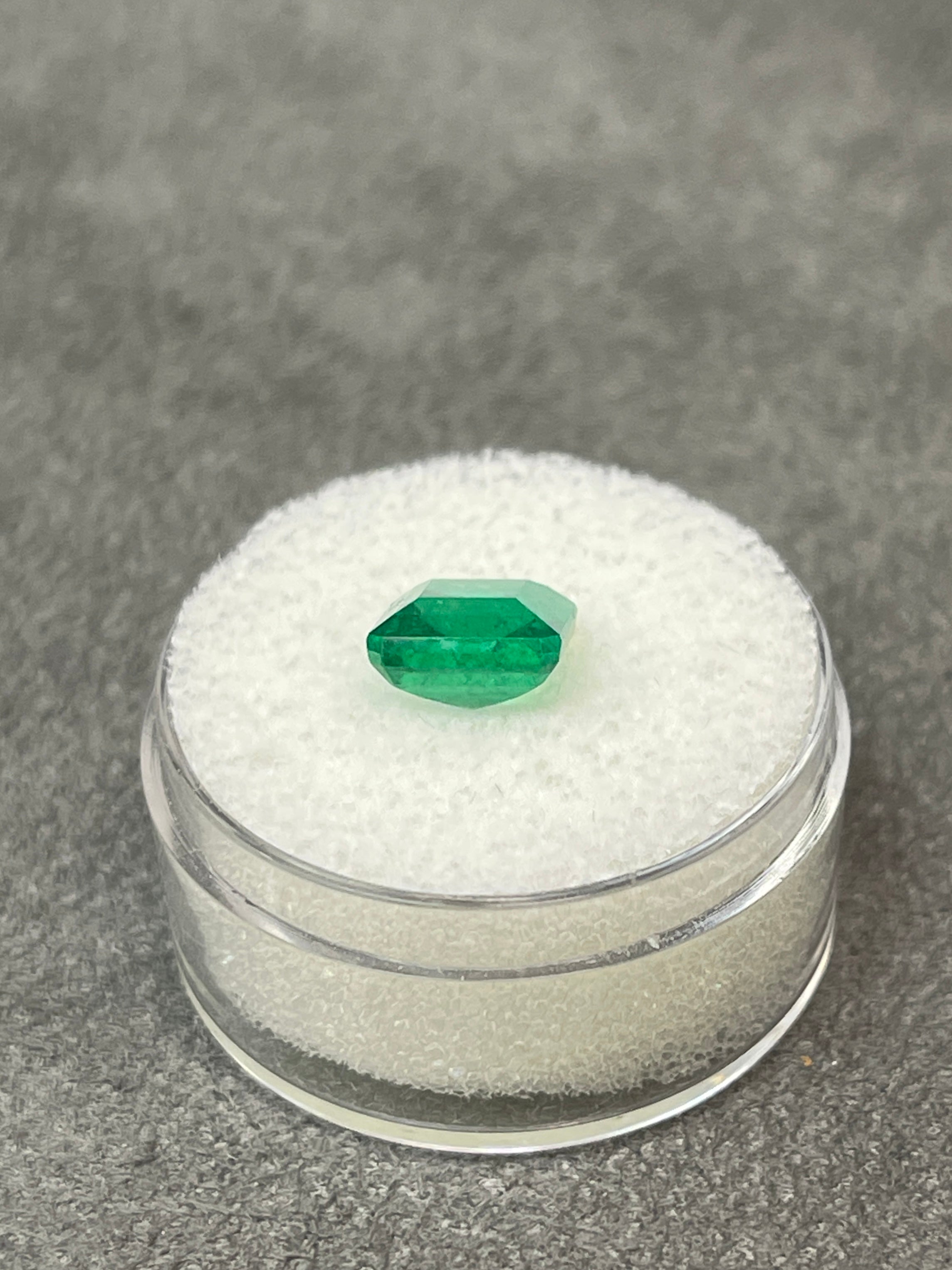 2.70 Carat Natural Loose Colombian Emerald Gemstone - Emerald Cut for Jewelry Making, Engagement Rings & Luxury Gifts
