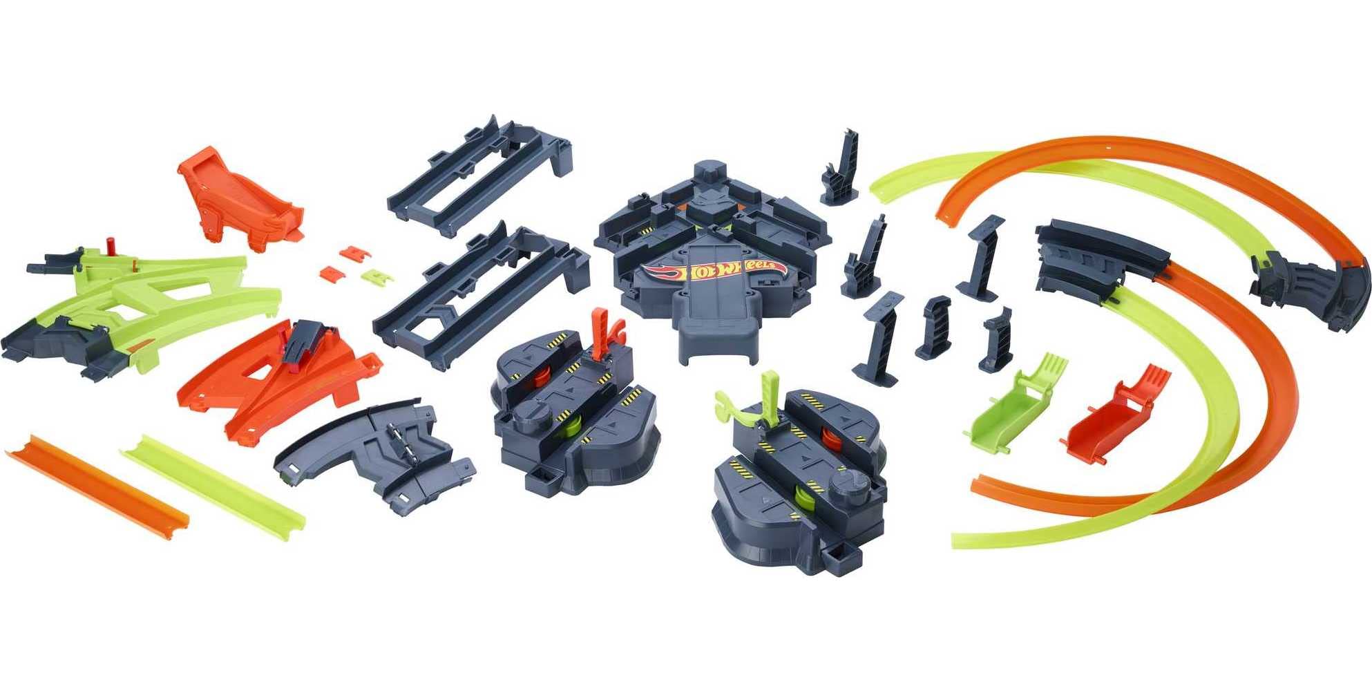 Hot Wheels Colossal Crash Figure 8 Track Set - Competitive Racing Toy with Aerial Stunts for Kids Ages 5+ | Perfect for Birthday Gifts, Playroom Fun & Family Game Nights