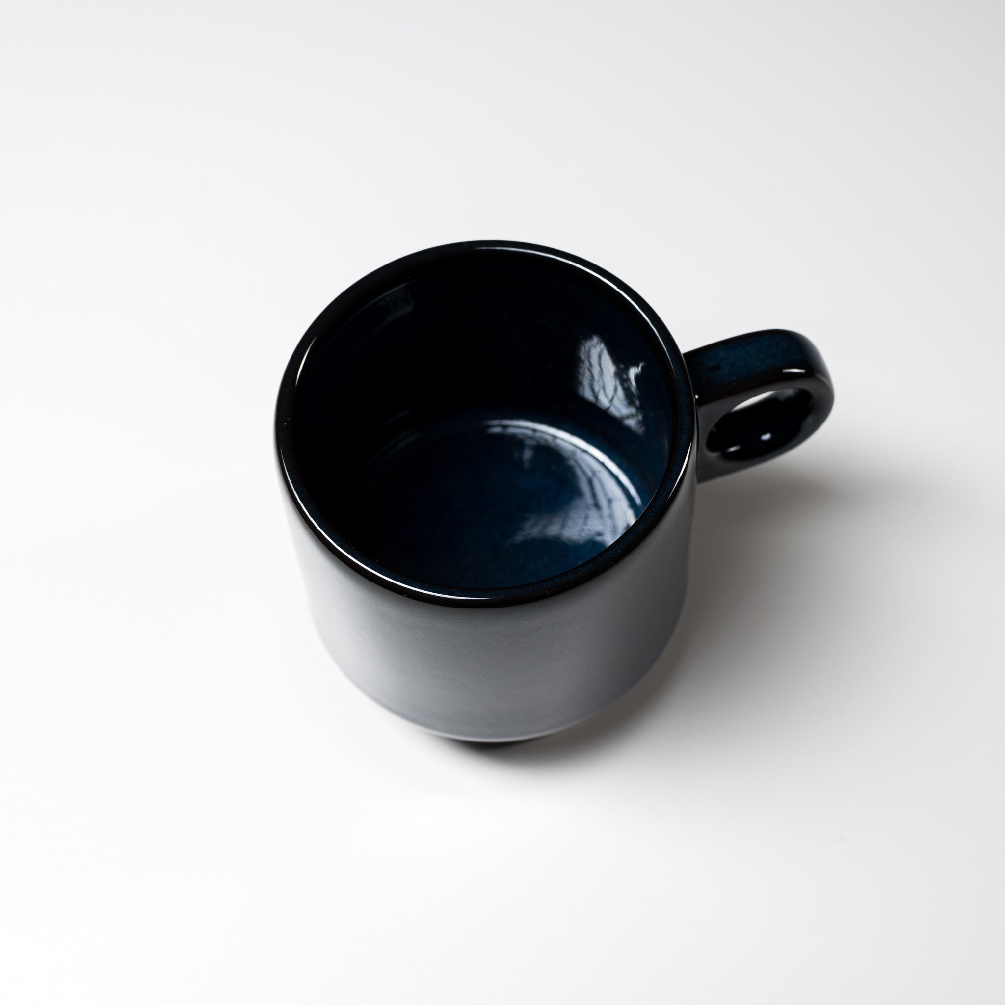 Smith Stacking Footed Mug by Chips - 8.1oz (240ml) Coffee Cup with Handle, Stackable Design in 4 Colors (Black/White/Blue/Red) - Perfect for Home, Office, and Gifts