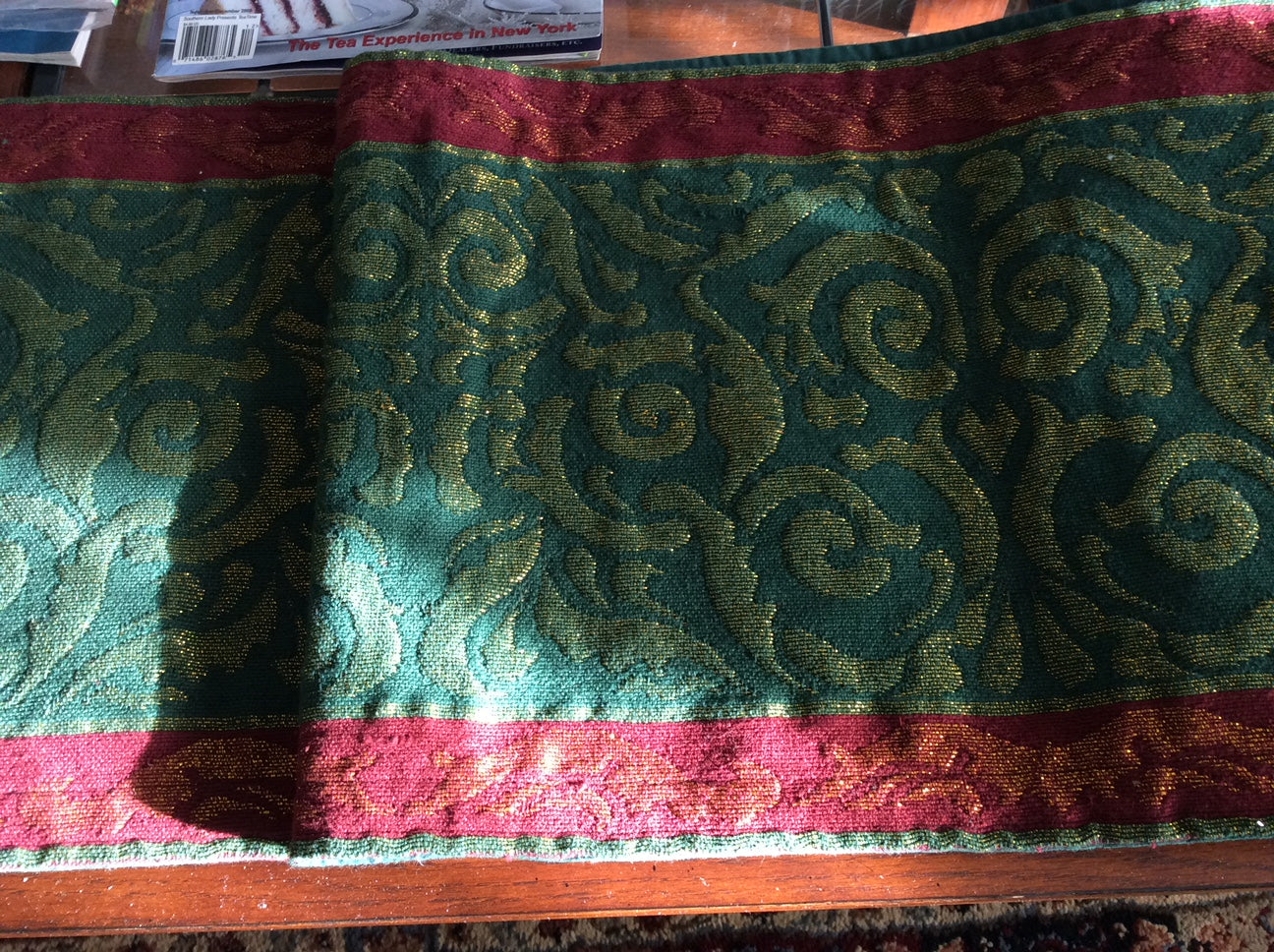 Elegant Metallic Tapestry Table Runner - Red, Green & Gold Holiday Decor - 72 Inch Long Dining Table Cover for Christmas, Thanksgiving & Special Occasions
