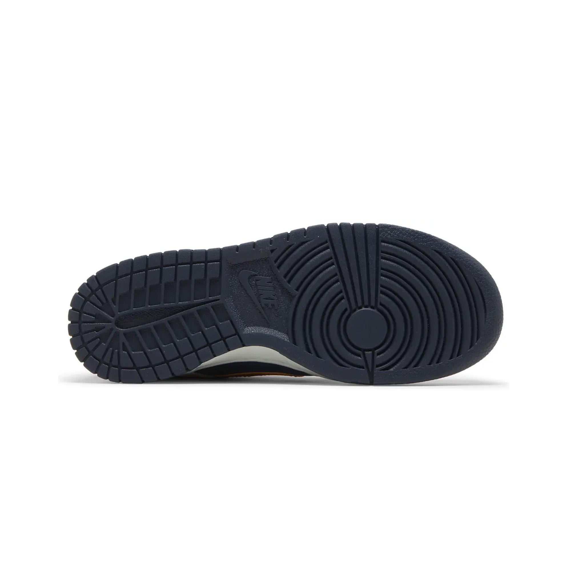 Nike Dunk Low SE 'Copper Swoosh' GS Sneakers (2022) - Women's Basketball Shoes for Casual Wear & Street Fashion
