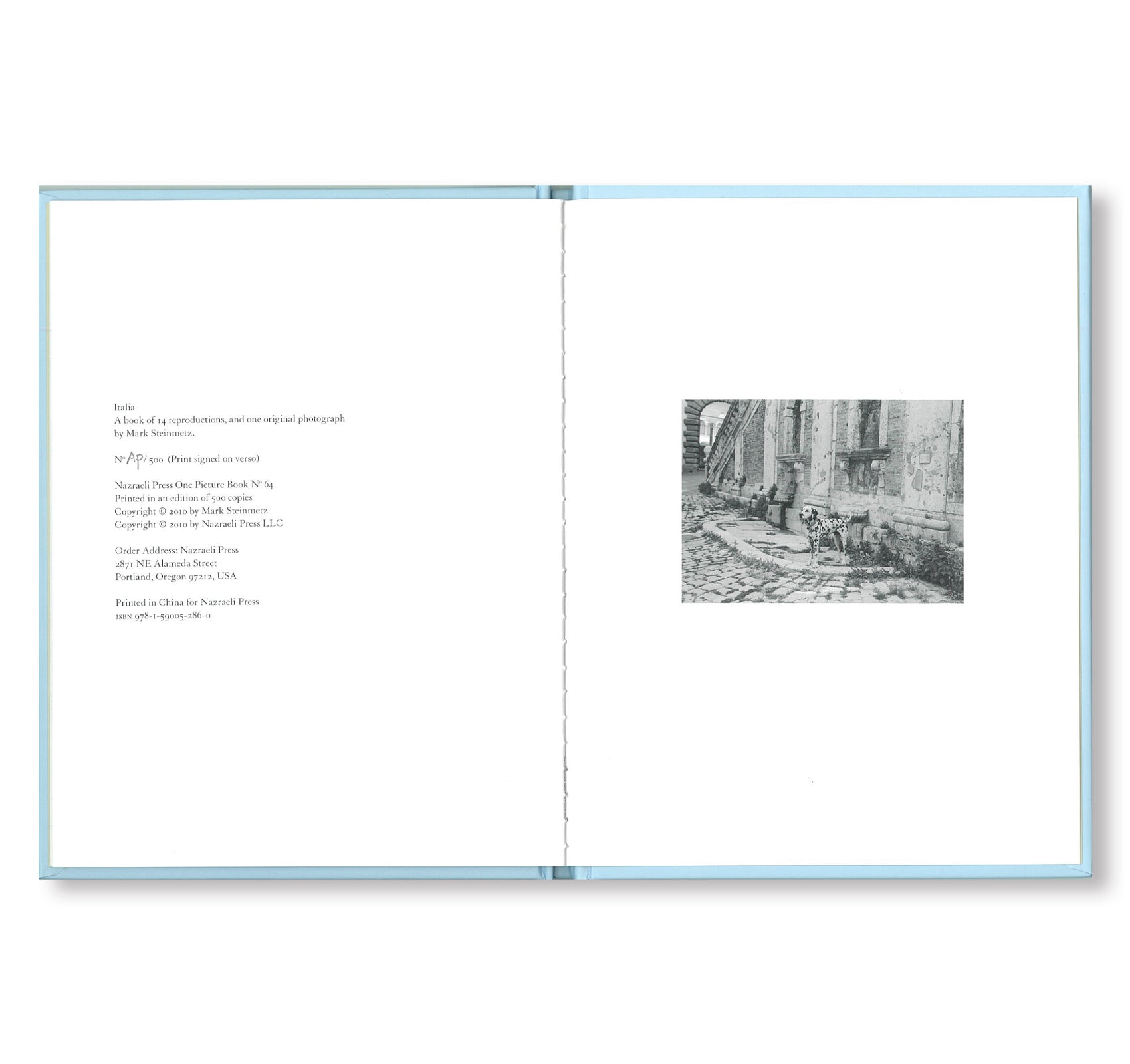 ONE PICTURE BOOK #64: ITALIA: CRONACA DI UN AMORE by Mark Steinmetz - Italian Love Story Photography Book - Perfect for Art Lovers & Photography Collectors - Great Gift for Wedding Anniversaries