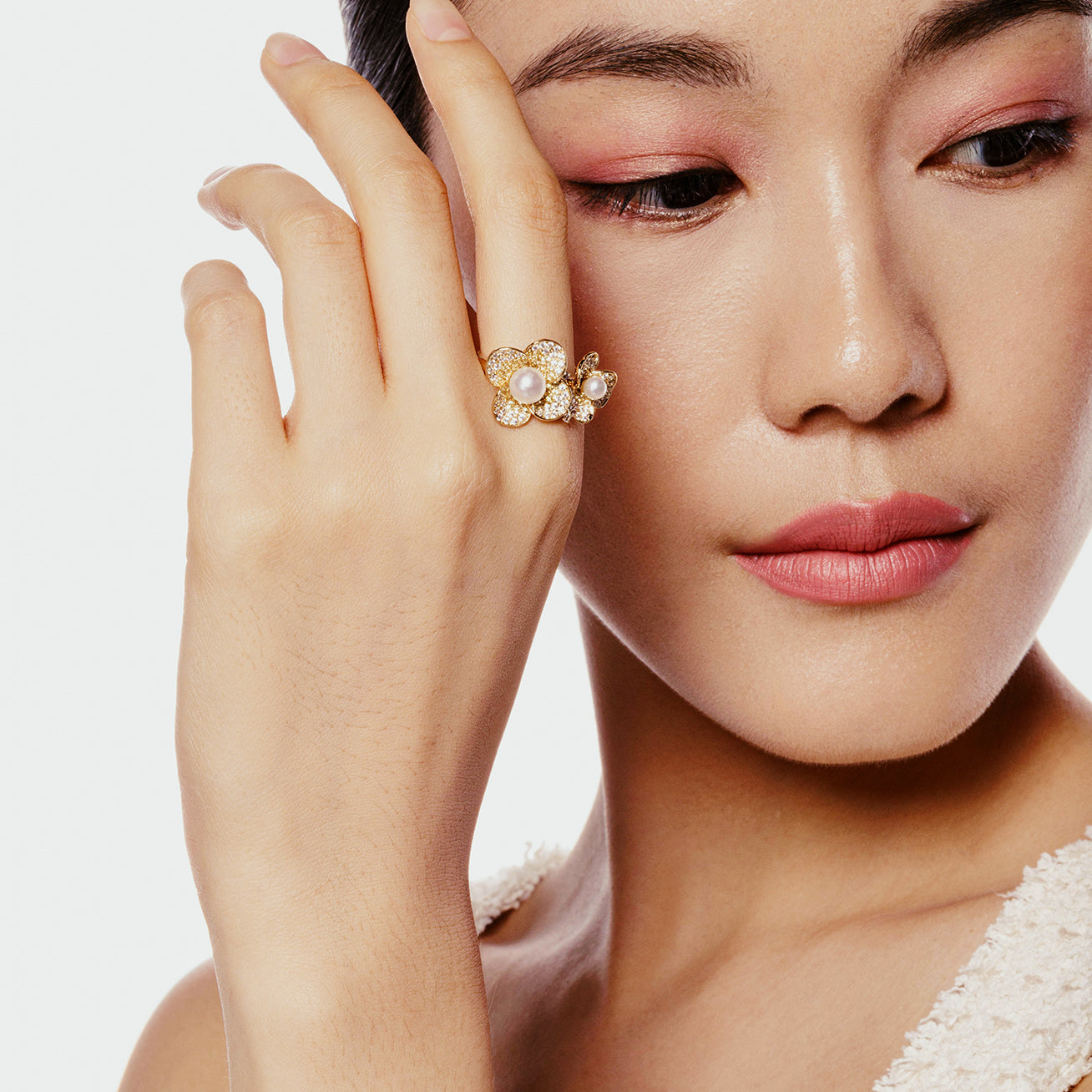 18K Solid Gold Akoya Pearl Ring KR00121 | Elegant Pearl Jewelry for Women | Perfect for Weddings, Anniversaries & Special Occasions