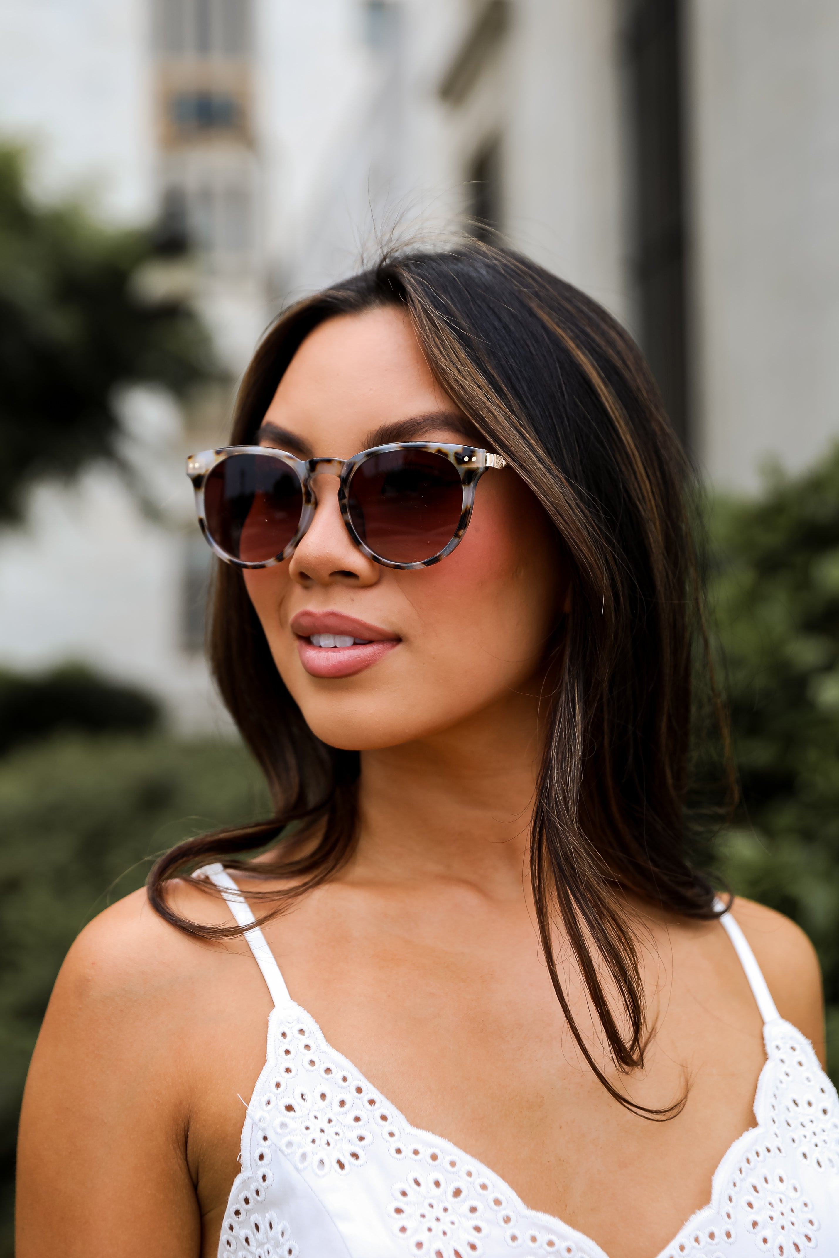 Trendy Round Sunglasses for Women & Men – UV Protection, Polarized Lenses – Perfect for Beach, Driving & Outdoor Activities