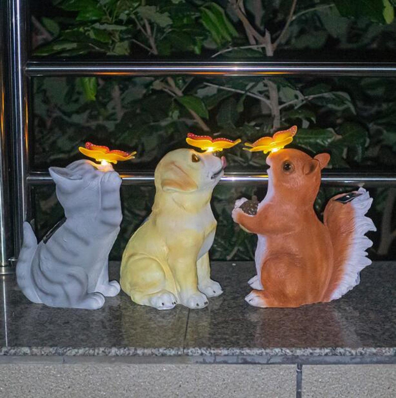 Solar Powered Squirrel Cat Dog Garden Statue with LED Lantern - Outdoor Solar Animal Decor for Patio, Yard, Lawn - Perfect for Nighttime Landscape Lighting & Garden Decoration