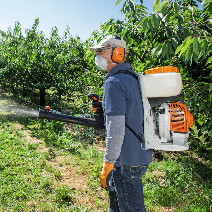 STIHL SR 200 Professional Gas Powered Backpack Sprayer - 3.2 Gallon Capacity for Lawn Care, Pest Control & Agricultural Use