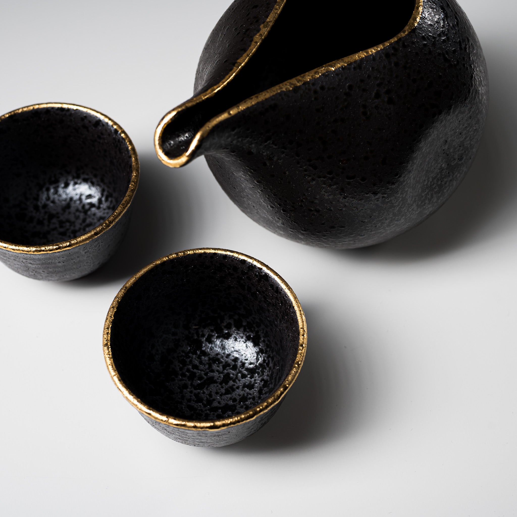 Premium Japanese Mino Ware Pottery Sake Set - Handcrafted Black Round Cup & Flask - Traditional Ceramic Drinking Vessels for Sake, Tea or Whiskey - Perfect for Japanese Dining, Gift Giving & Home Decor