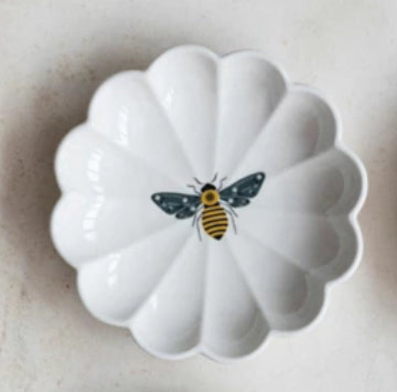 Elegant Fluted Insect Dish Collection - Decorative Serving Plates for Ants, Beetles & Bugs - Perfect for Entomology Displays, Science Classrooms & Unique Home Decor