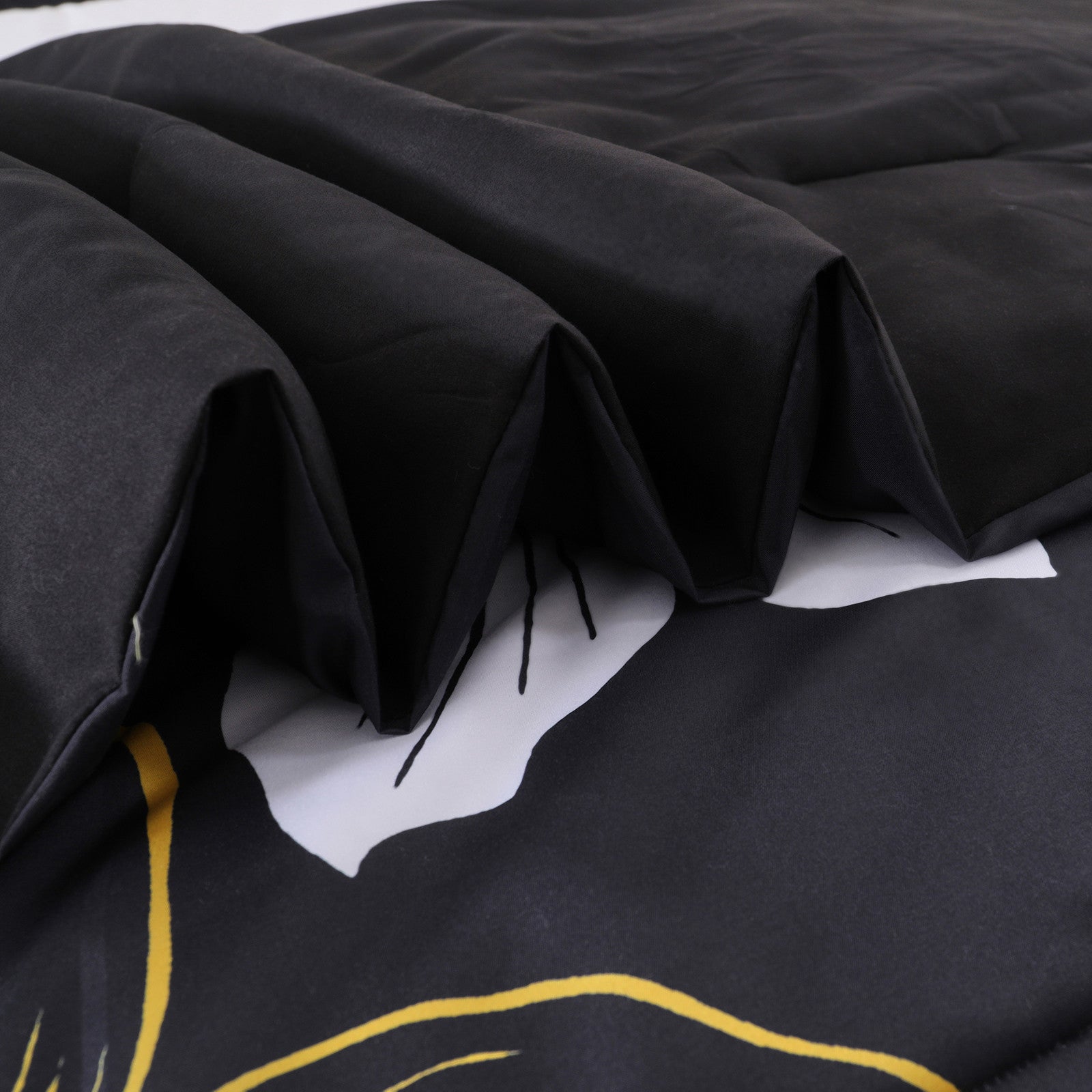 Luxury King Comforter Set - Black & Gold Floral 3-Piece Bedding Set | Ultra Soft Microfiber for All Seasons | Perfect for Master Bedroom, Guest Room & Hotel Decor
