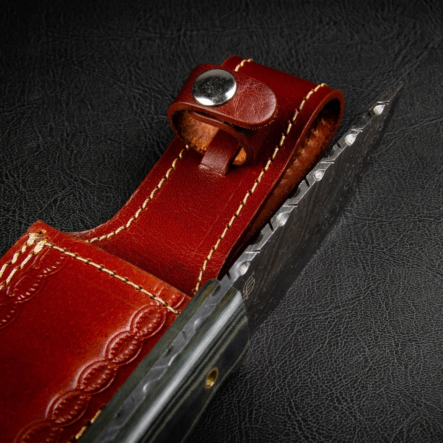 Premium Bowie Damascus Steel Hunting Knife - Handcrafted Fixed Blade with Leather Sheath - Ideal for Outdoor Camping, Hunting & Survival Adventures