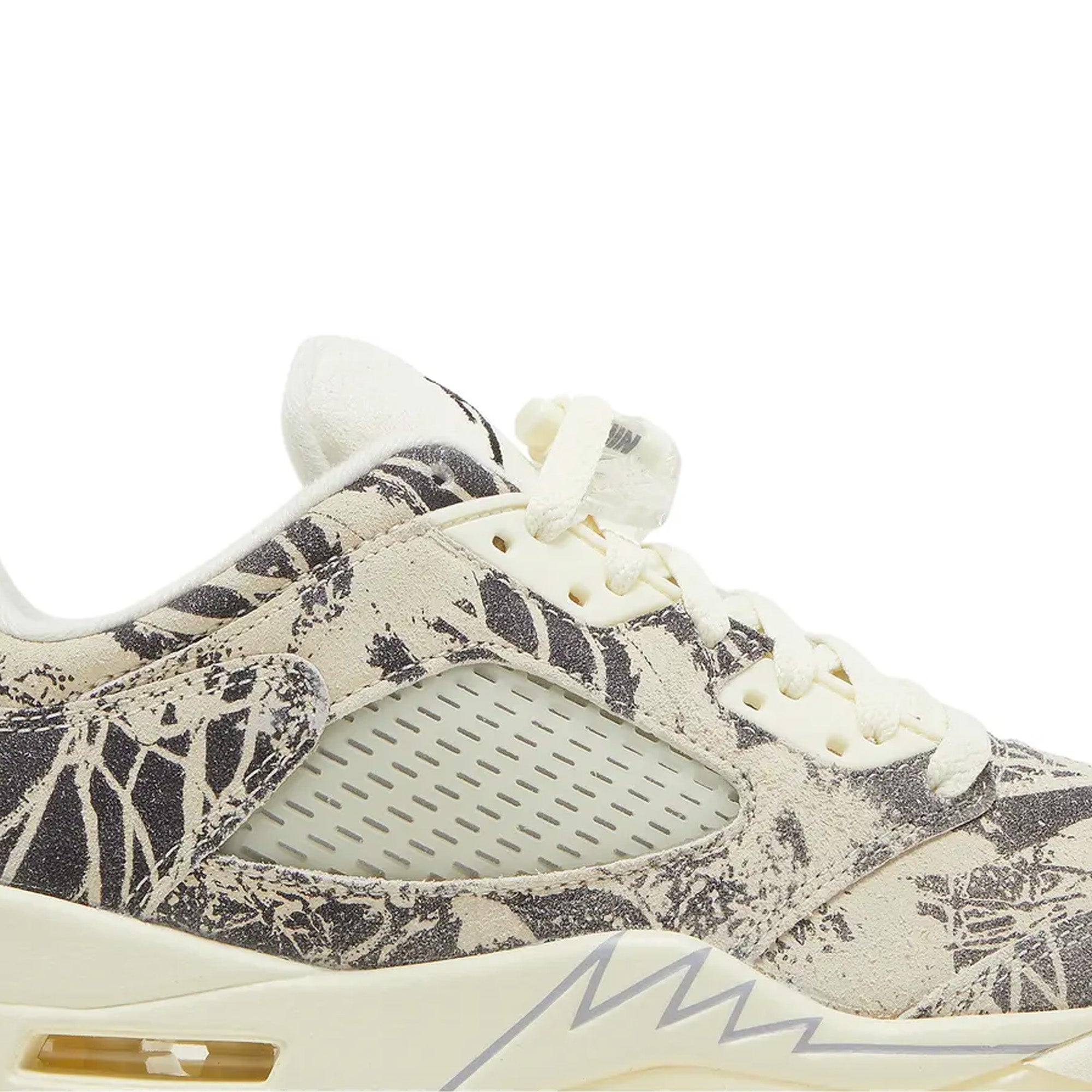 Air Jordan 5 Retro Low 'Expression' Women's Basketball Shoes (2022) - Stylish Sneakers for Casual Wear, Street Fashion & Sports Performance