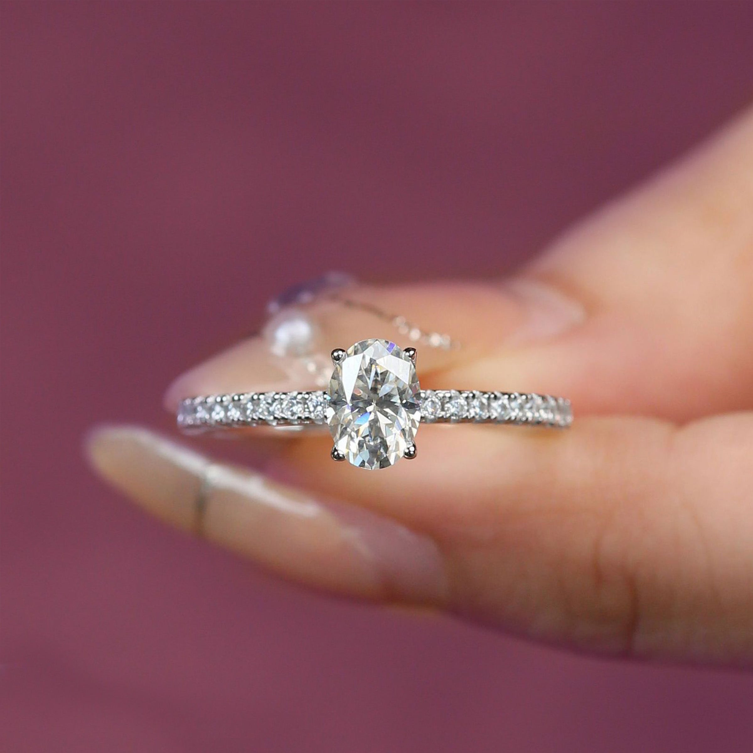 Serene Light Oval Moissanite Ashes Ring for Women - Memorial Jewelry for Loved Ones - Perfect for Remembrance, Sympathy Gifts & Special Occasions