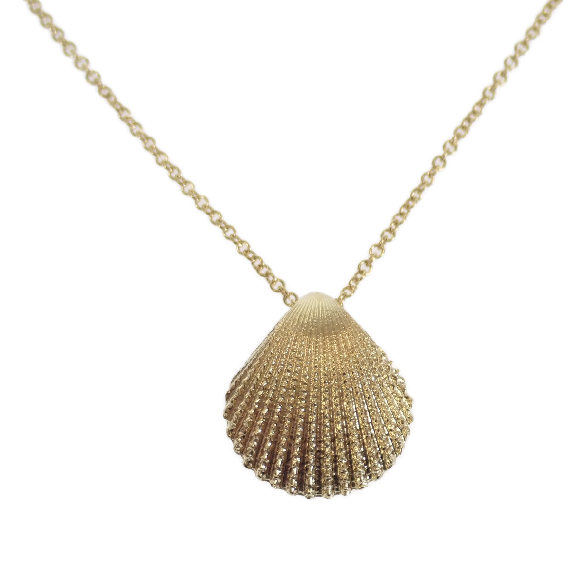 18K Gold Shell Pendant Necklace for Women - Elegant Beach Jewelry Gift for Her - Perfect for Summer Vacations, Beach Weddings & Boho Fashion