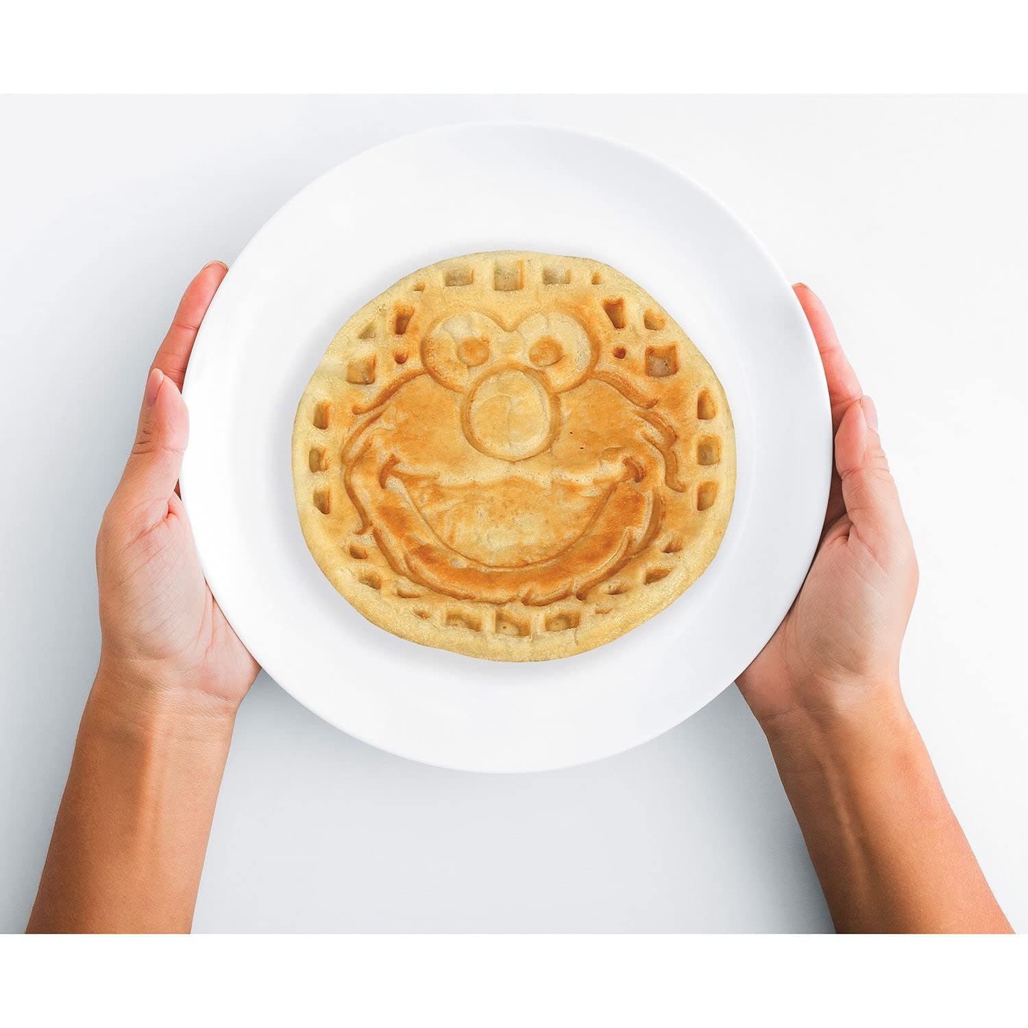 Uncanny Brands Elmo Waffle Maker - Officially Licensed Sesame Street Electric Waffle Iron with Elmo Face Design, 7-Inch Round Non-Stick Waffle Maker for Kids Breakfast - Perfect for Birthday Parties, Family Breakfast & Sesame Street Fans