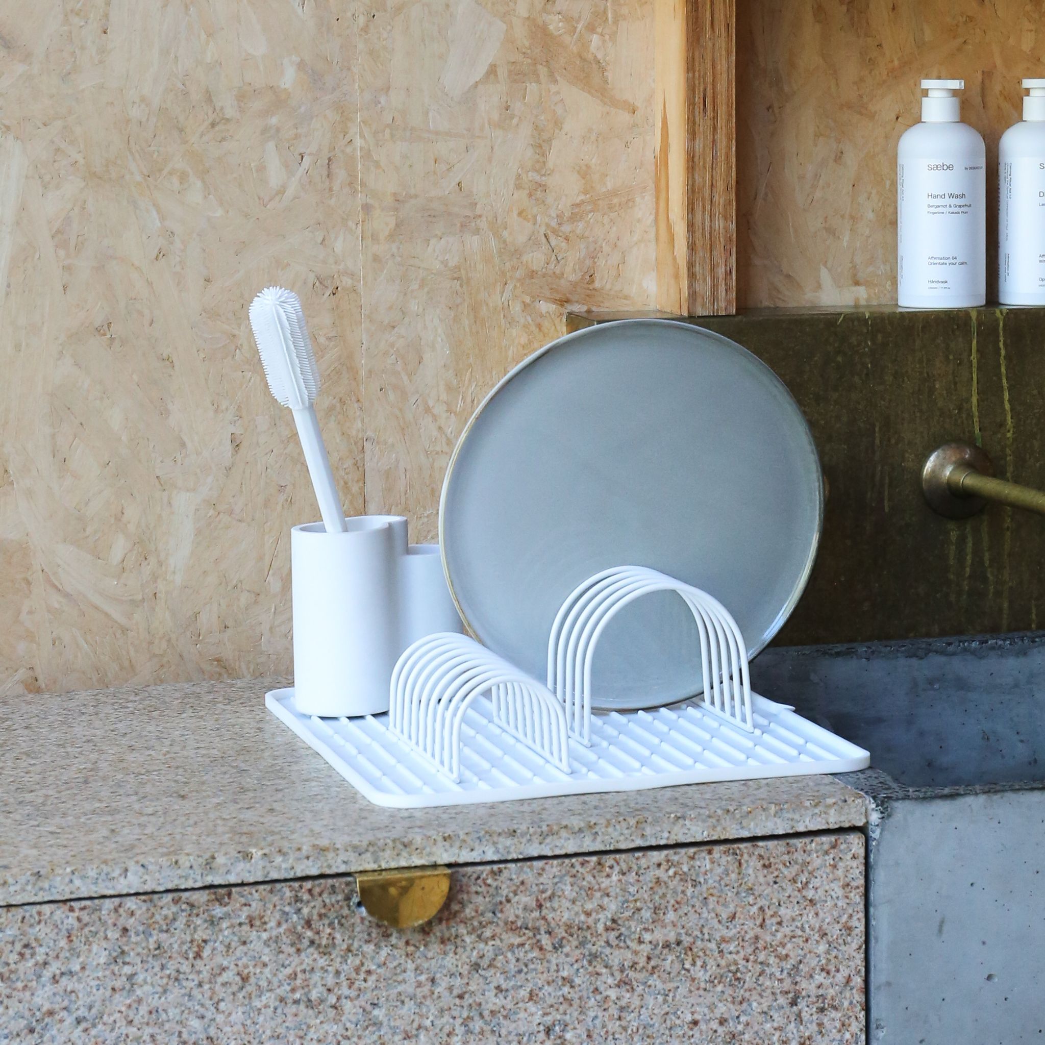 DESIGNSTUFF White Bottle Brush - Durable Cleaning Brush for Baby Bottles, Water Bottles, Mason Jars & Hard-to-Reach Containers - Perfect for Kitchen, Nursery & Home Cleaning