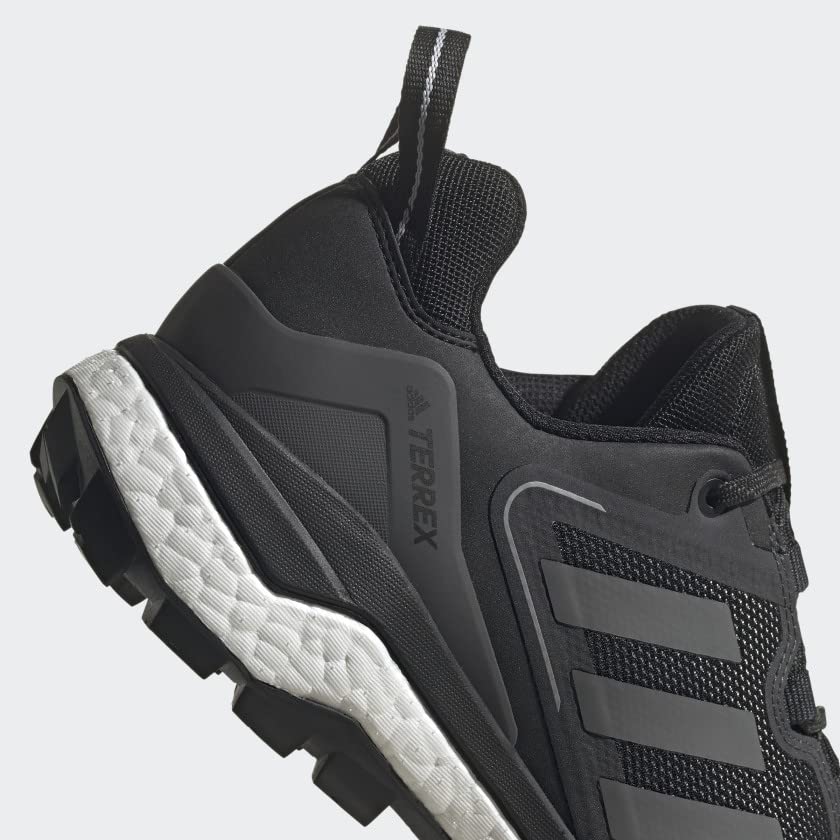 **Adidas Men's Hiking Shoes - Lightweight Waterproof Trail Running Sneakers for Outdoor Adventures & Mountain Climbing**    **使用场景:** Perfect for hiking, trekking, camping, and outdoor sports on rugged terrains.