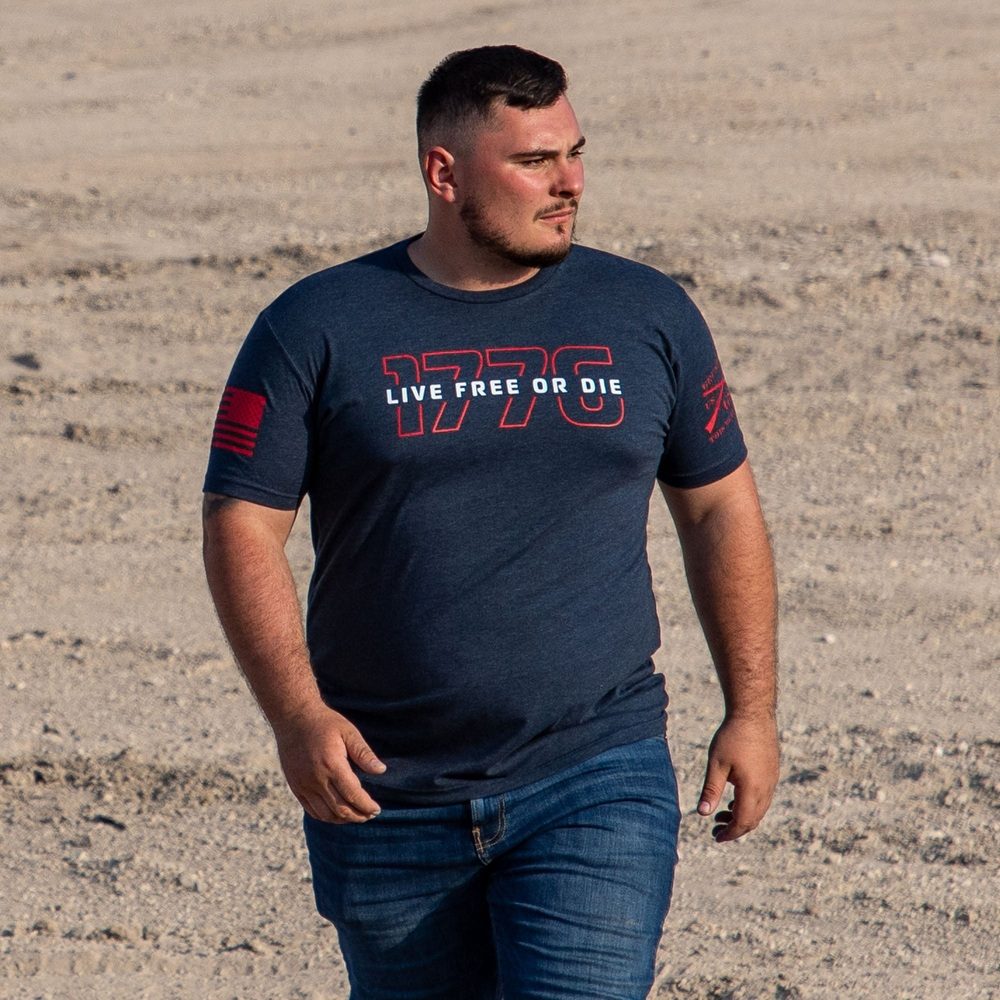 Live Free Or Die '76 Vintage T-Shirt - Midnight Navy - Retro Patriotic Tee for Men & Women - Perfect for 4th of July, Independence Day & Casual Wear