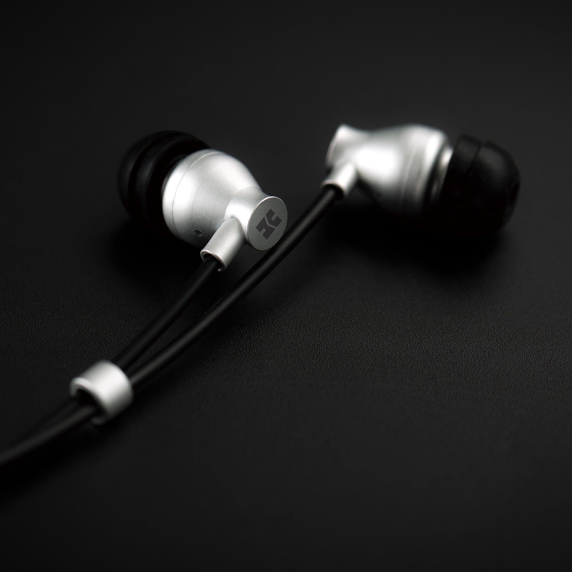 HIFIMAN RE800 High-Fidelity In-Ear Headphones with Silver Coating for Audiophiles - Perfect for Music, Gaming, and Travel