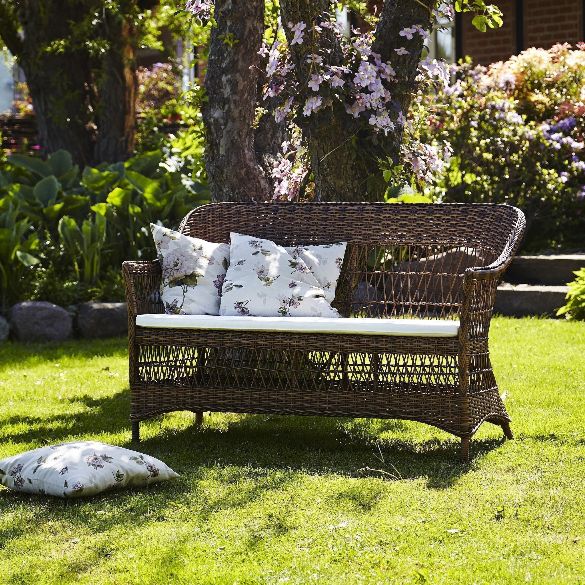 Charlot Outdoor 2-Seater Patio Sofa - Waterproof Wicker Furniture for Garden, Balcony, and Poolside Relaxation