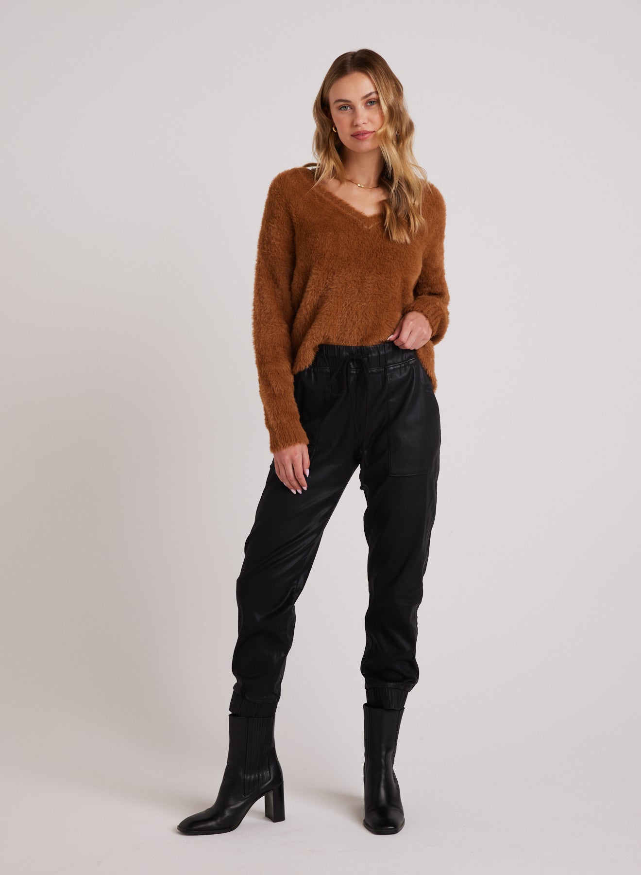 Chelsea Luxe Black Pocket Jogger Pants - Comfortable Athletic Joggers for Women, Perfect for Running, Yoga & Lounge Wear