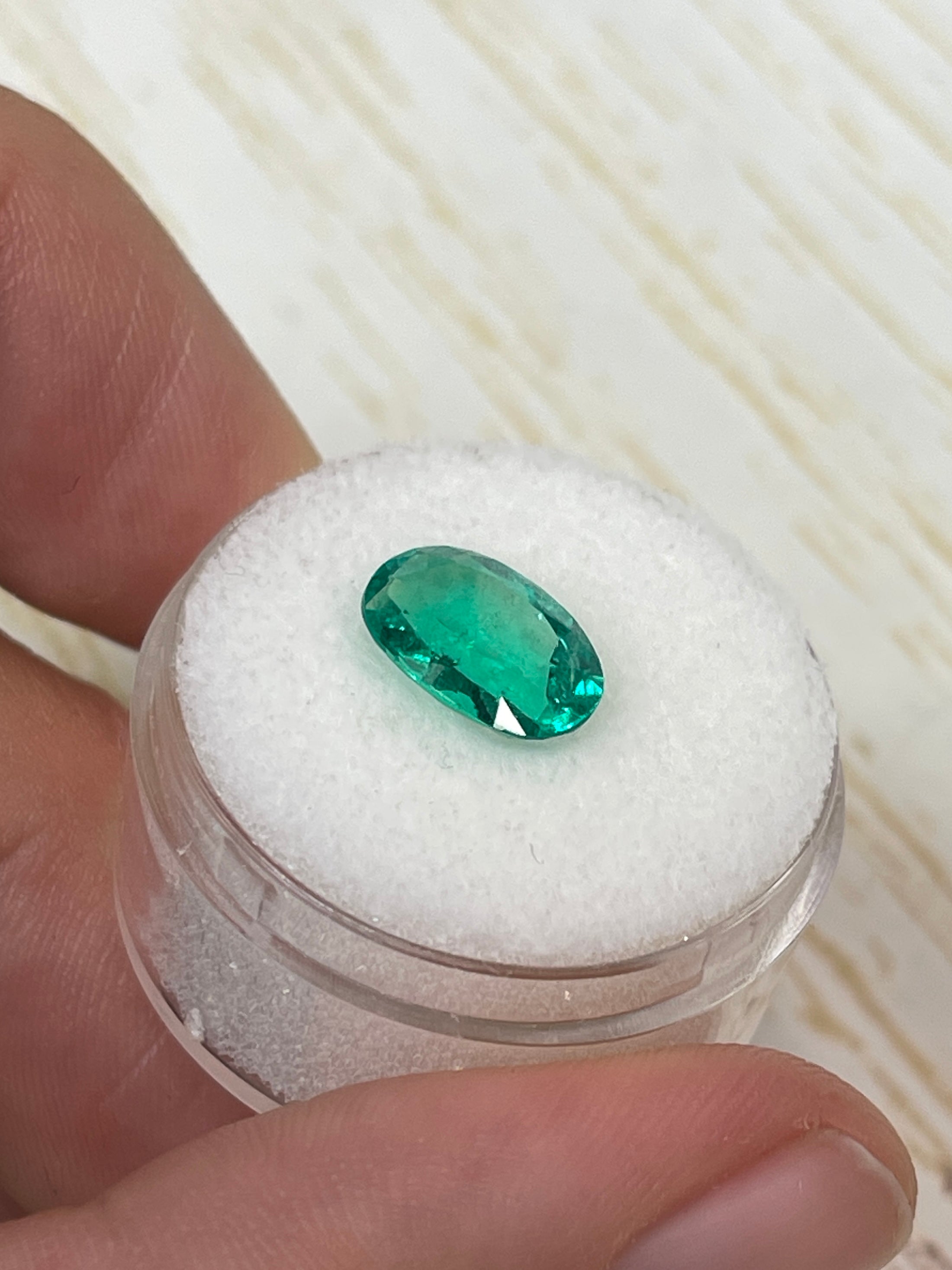 2.40 Carat Natural Colombian Emerald Gemstone - 11x8mm Oval Cut VVS Clarity Loose Green Emerald for Jewelry Making, Engagement Rings & Fine Collections