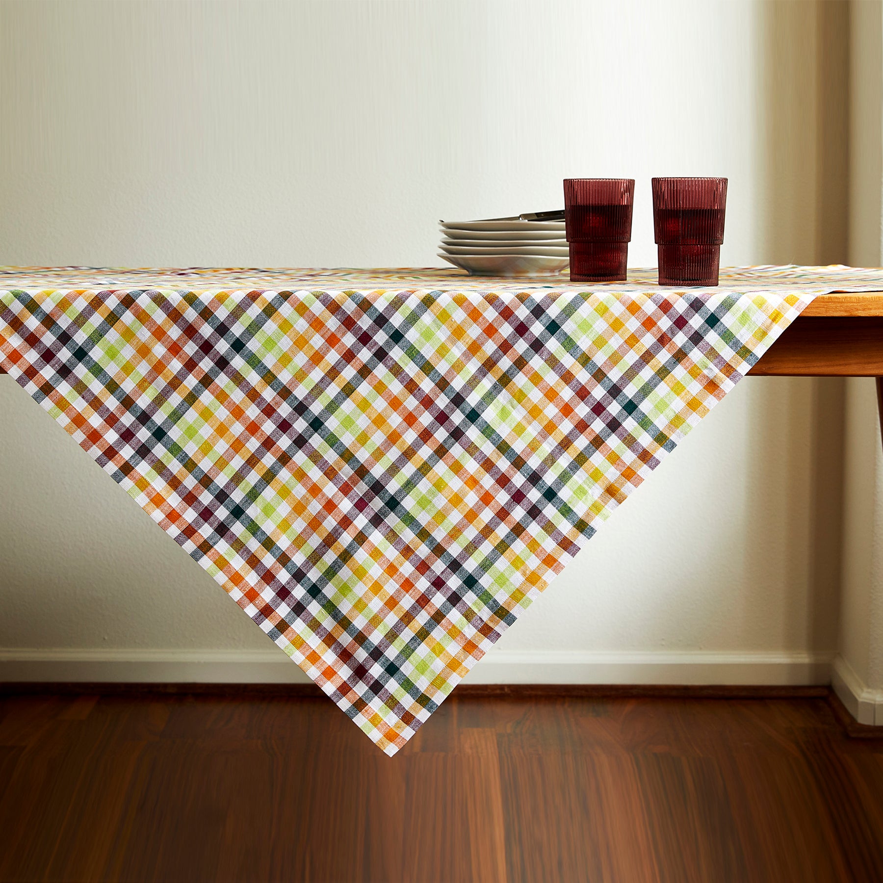 Classic Gingham Table Throw - Stylish Cotton Tablecloth for Dining, Picnics & Outdoor Events - Perfect for Kitchen, Party & Home Decor