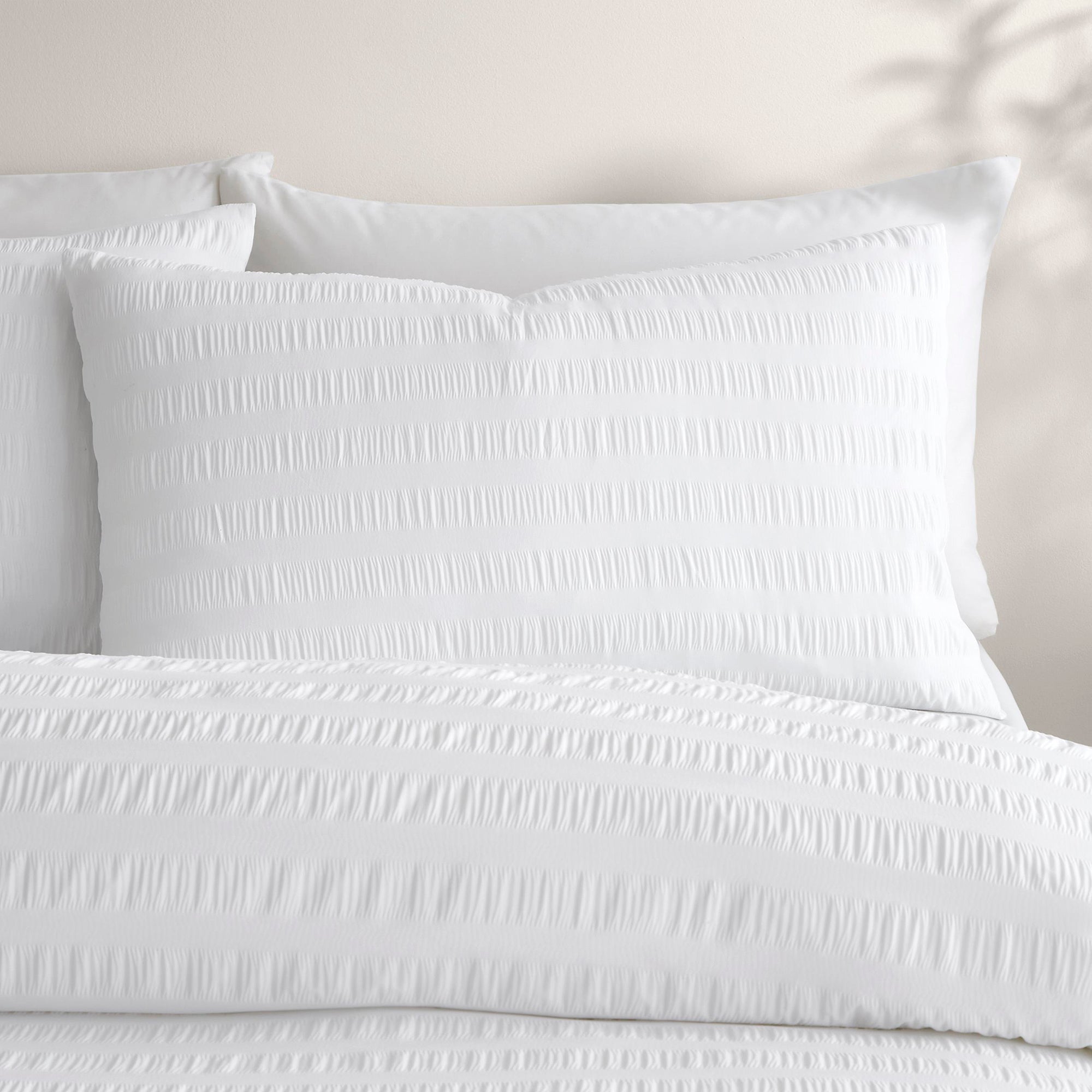 Serene Honley Seersucker Duvet Cover Set - Breathable White Bedding for Summer - Perfect for Guest Rooms & Coastal Style Bedrooms