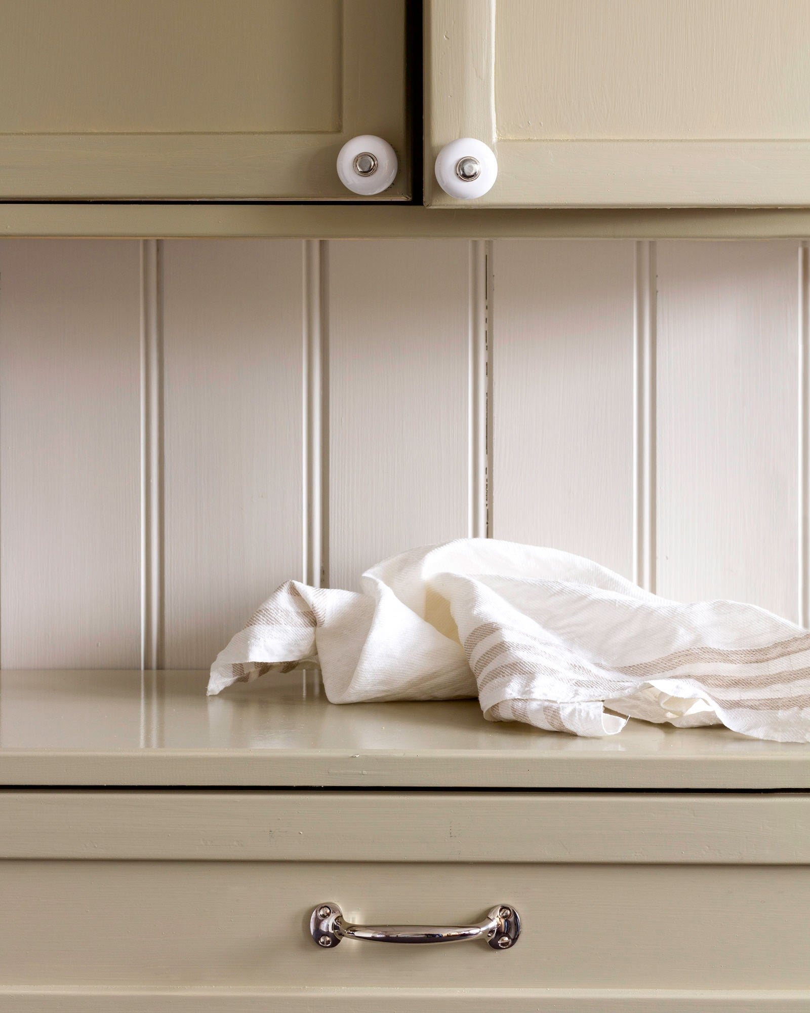 Premium Porcelain Knob with Nickel Finish - Elegant Cabinet & Drawer Hardware for Modern Kitchens and Bathrooms