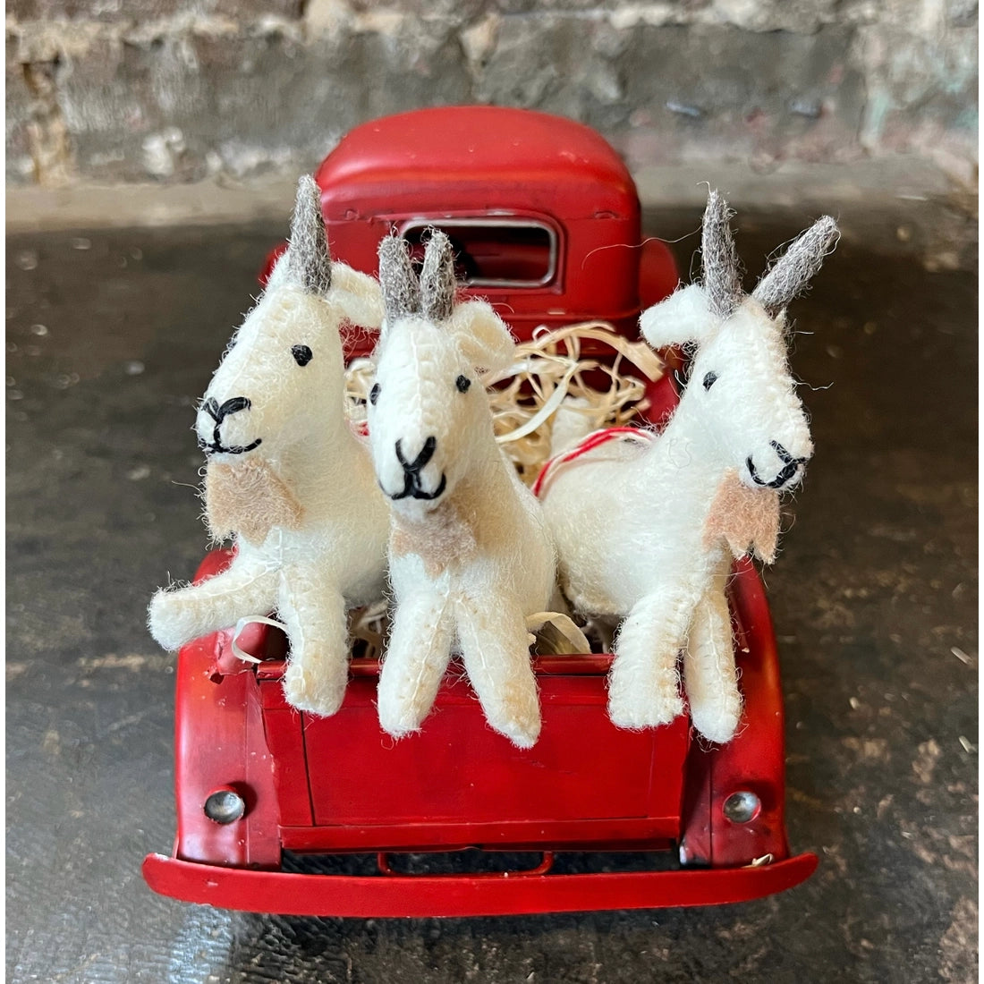 Handmade Goat Felt Christmas Ornament - Unique Holiday Decor for Tree, Gift, and Home Decoration | Perfect for DIY Crafts, Party Favors, and Festive Celebrations