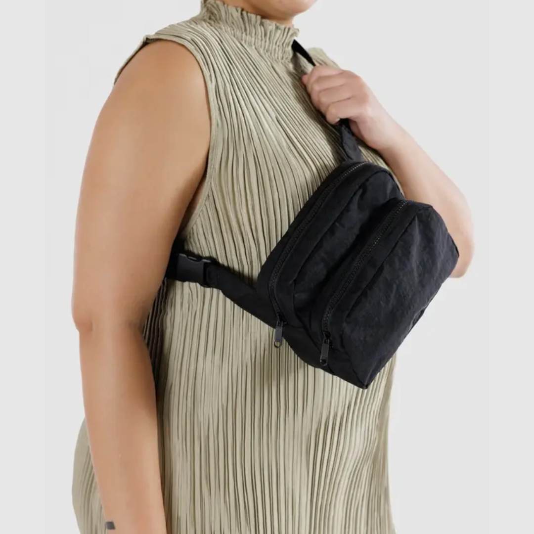 BAGGU Black Fanny Pack - Waist Bag for Travel, Running & Hiking - Hands-Free Crossbody Bag for Men & Women