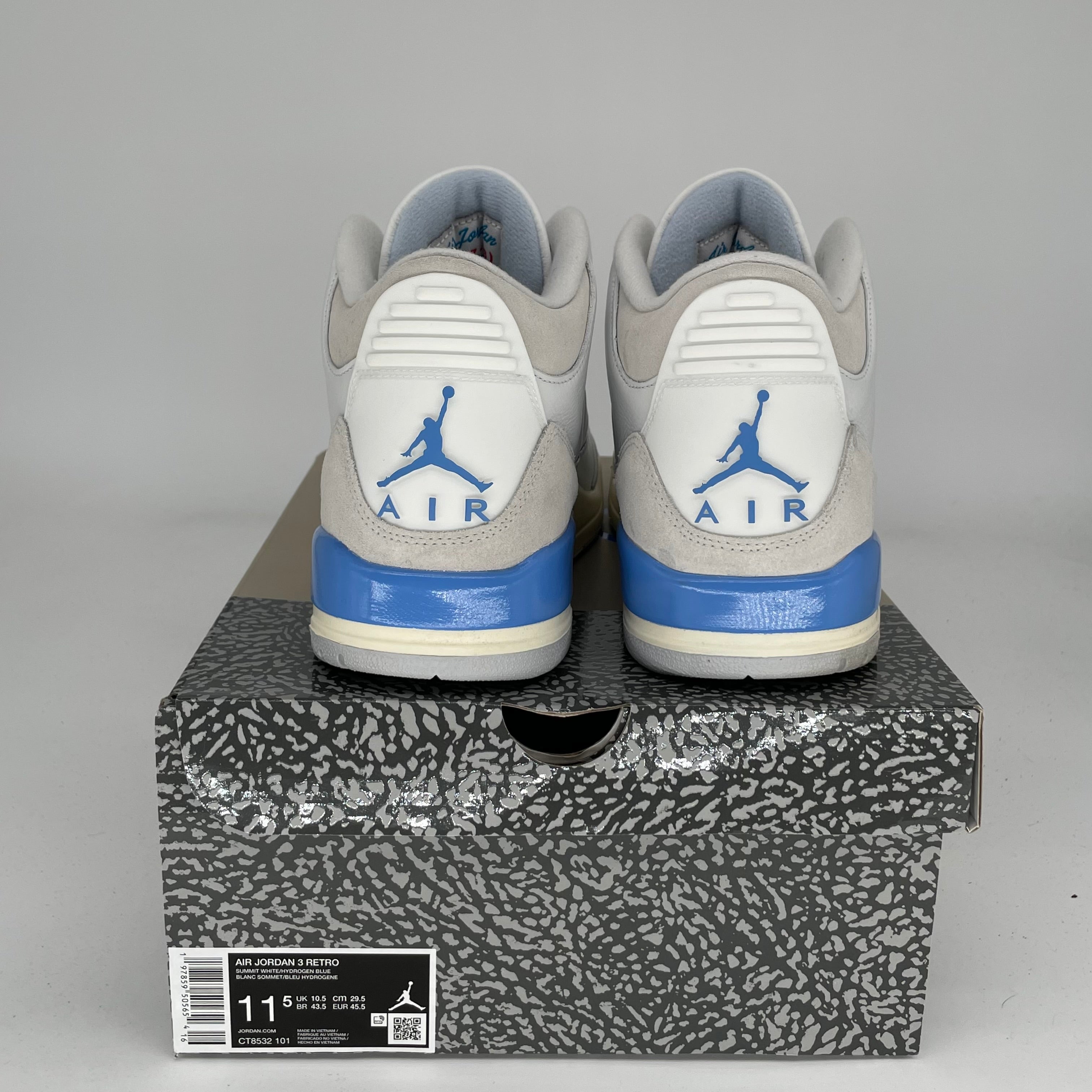 Original Title: AIR JORDAN 3 LUCKY SHORTS SIZE 11.5 CT8532 101   Optimized Title: **Air Jordan 3 Retro Lucky Green Basketball Shorts - Men's Size 11.5 (CT8532-101) - Perfect for Basketball, Gym & Streetwear**