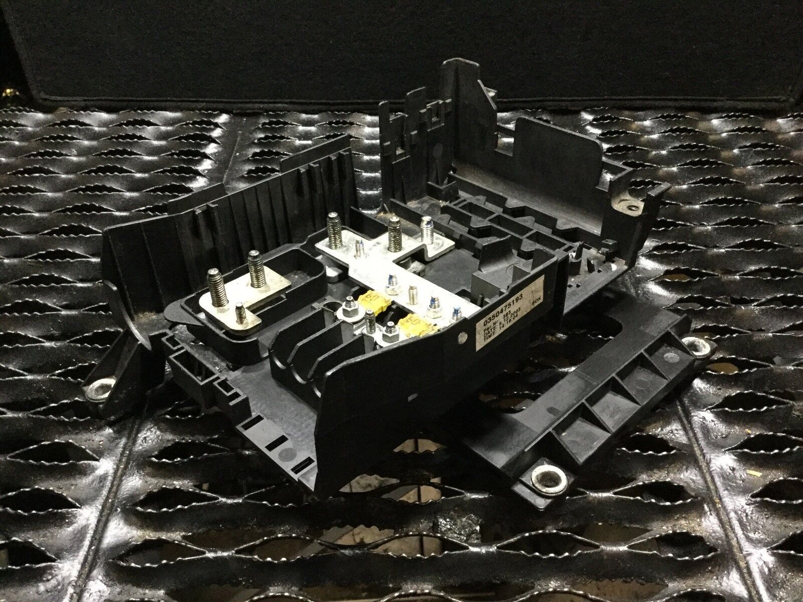 2004-2006 Porsche Cayenne 3.2L Main Fuse Relay Box OEM Replacement Part - Perfect for Electrical System Repairs & Maintenance