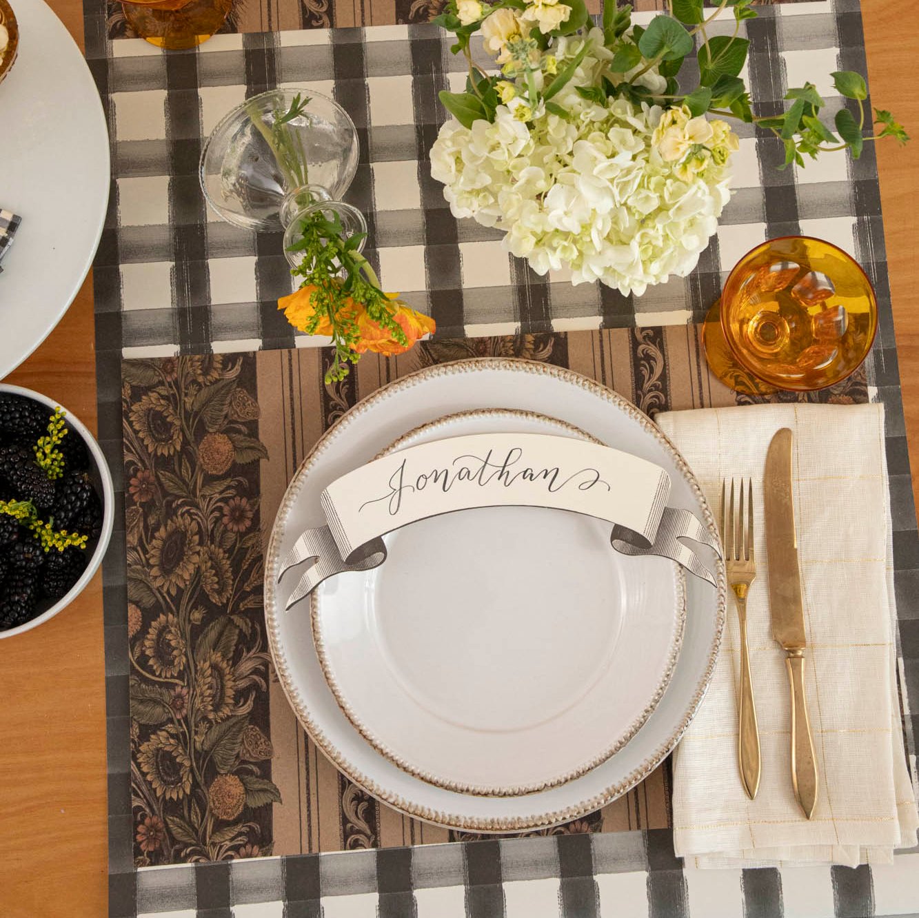Classic Black Banner Table Accent - Elegant Home Decor for Dining Room & Wedding Centerpieces