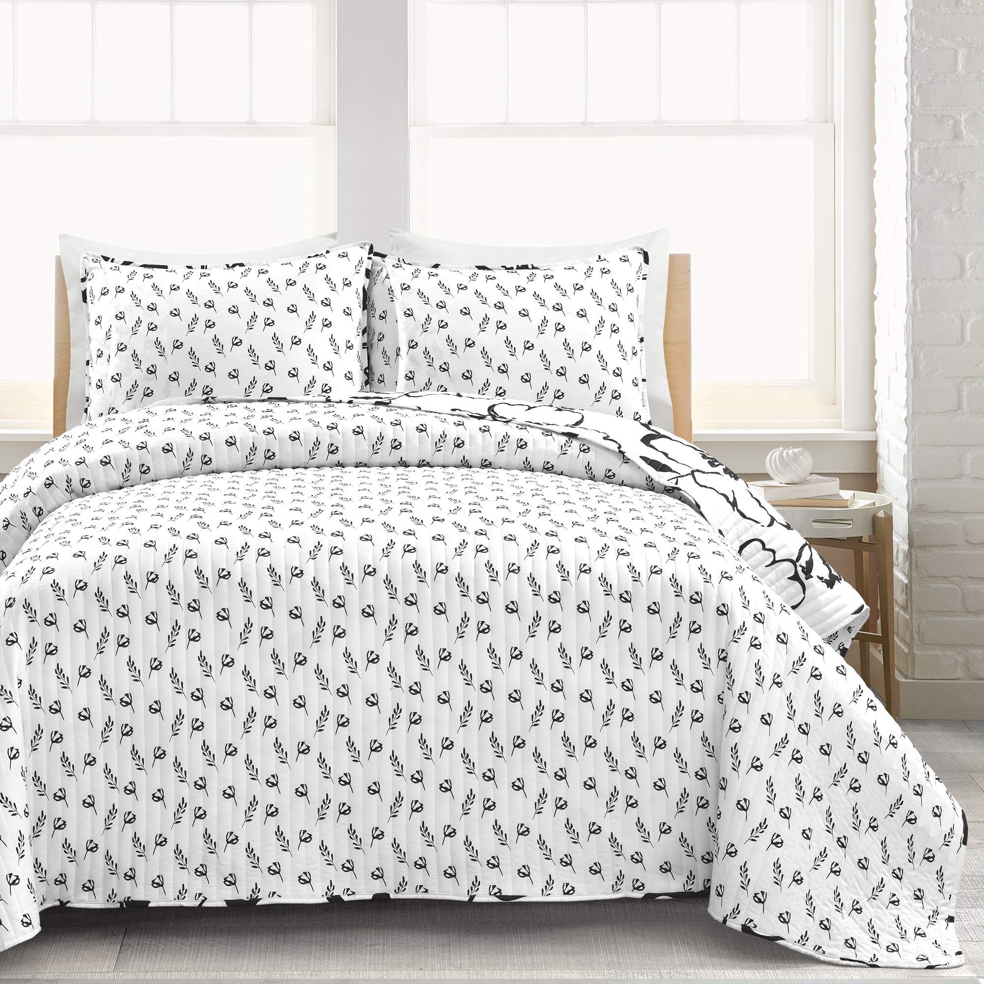 Lush Decor Scandinavian Floral 3-Piece Quilt Set King Size - Black & White Modern Bedding for Master Bedroom & Guest Room