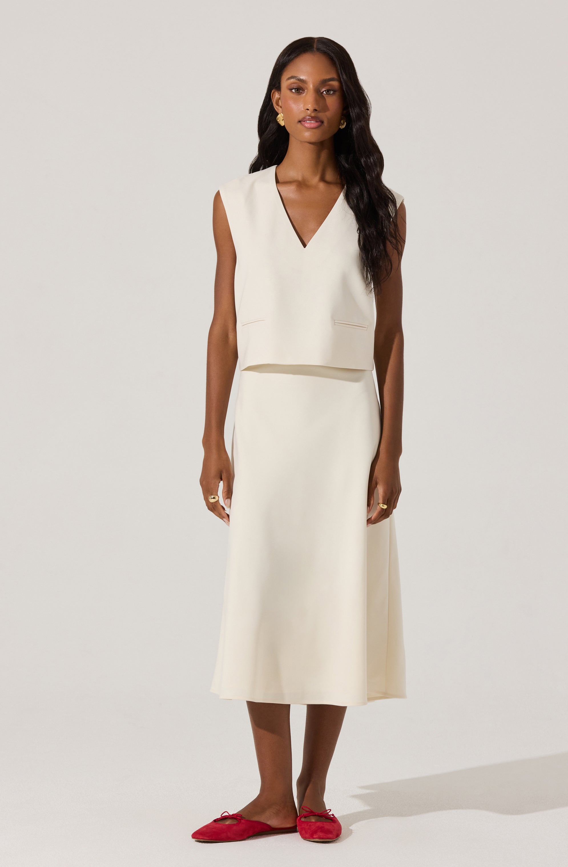 Elegant V-Neck Tailored Sleeveless Blouse for Women - Perfect for Office Wear, Summer Outfits & Casual Occasions