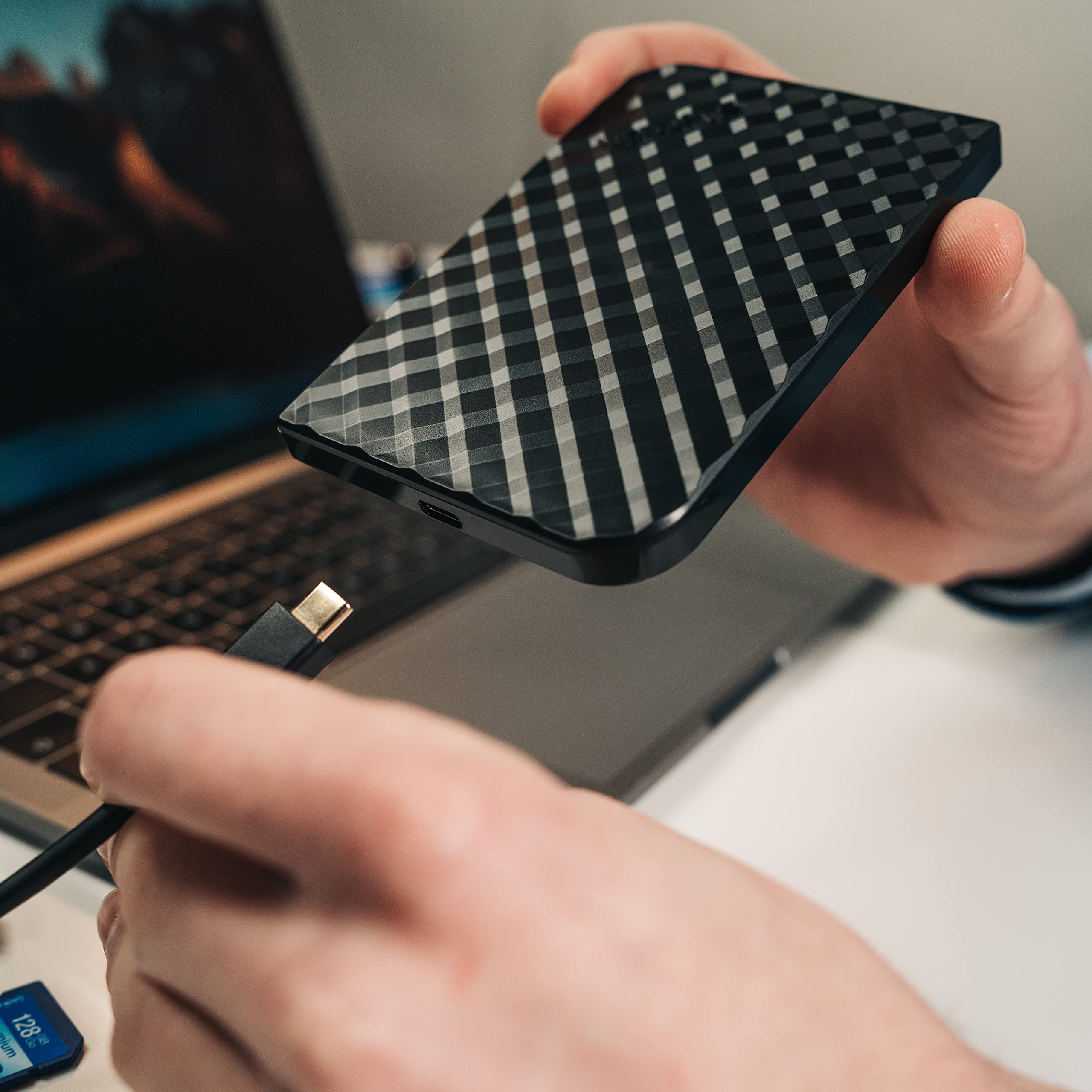 Verbatim Store 'n' Go Portable SSD 1TB - High-Speed USB 3.0 & USB-C External Solid State Drive for Windows & Mac - Compact & Durable Black SSD for Gaming, Photography, Video Editing & Data Backup