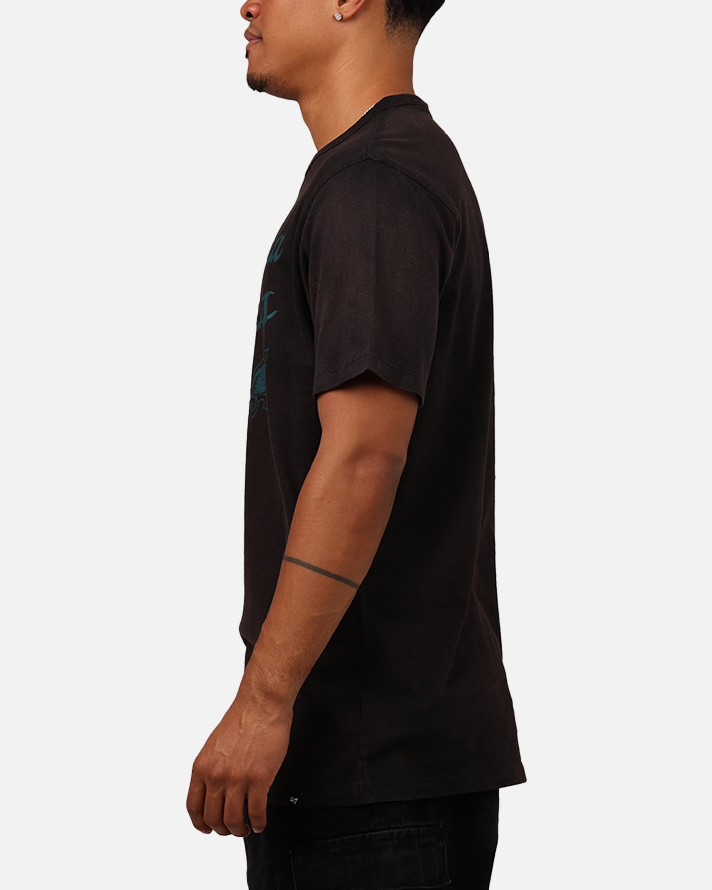 47 Brand Philadelphia Eagles Dusted T-Shirt for Men - Black NFL Football Fan Apparel - Perfect for Game Day, Tailgating & Casual Wear
