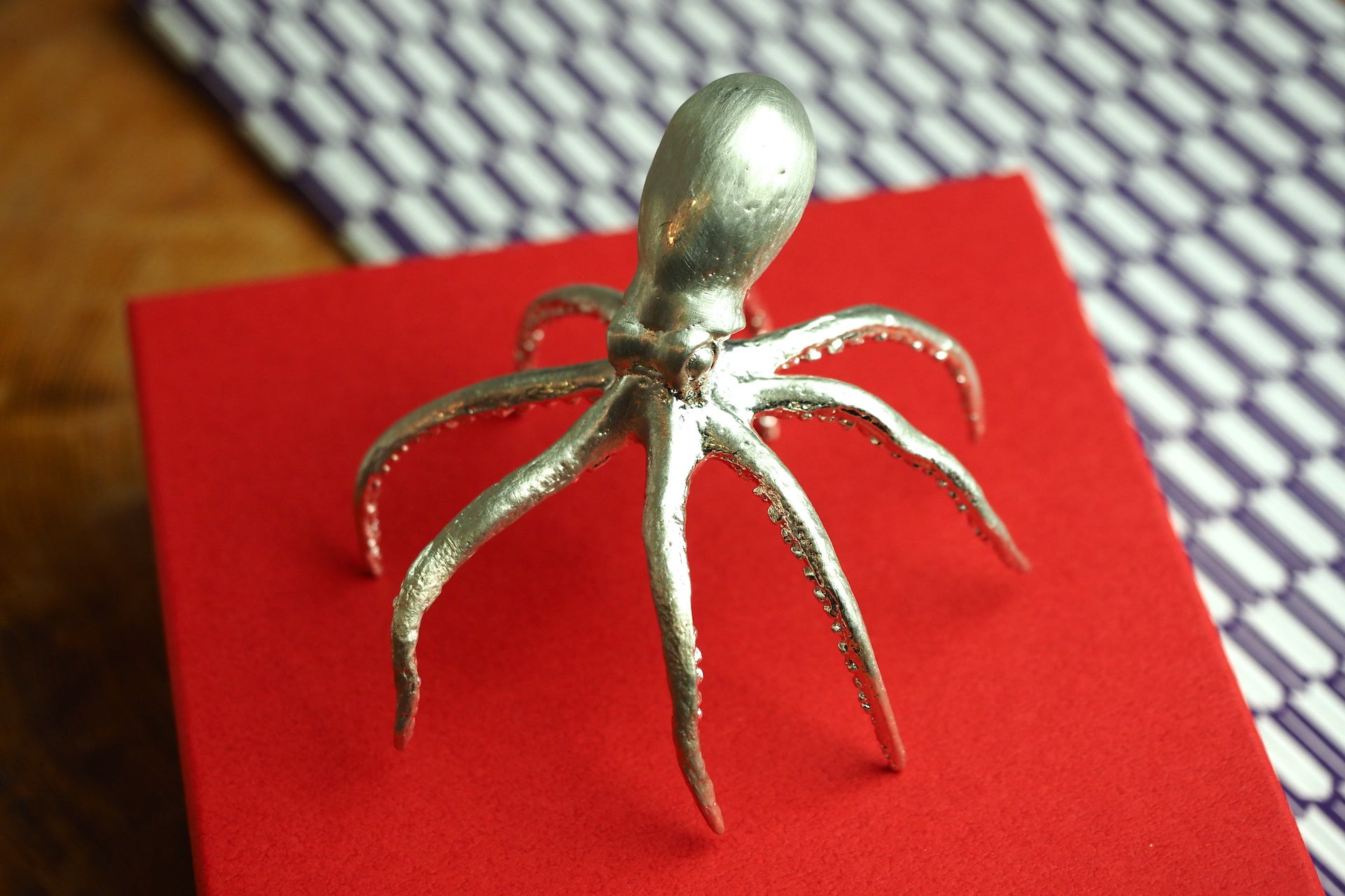 Nousaku Octopus Bendable Tin Figurine - Handmade Japanese Metal Art Sculpture for Home Decor, Office Desk & Gift