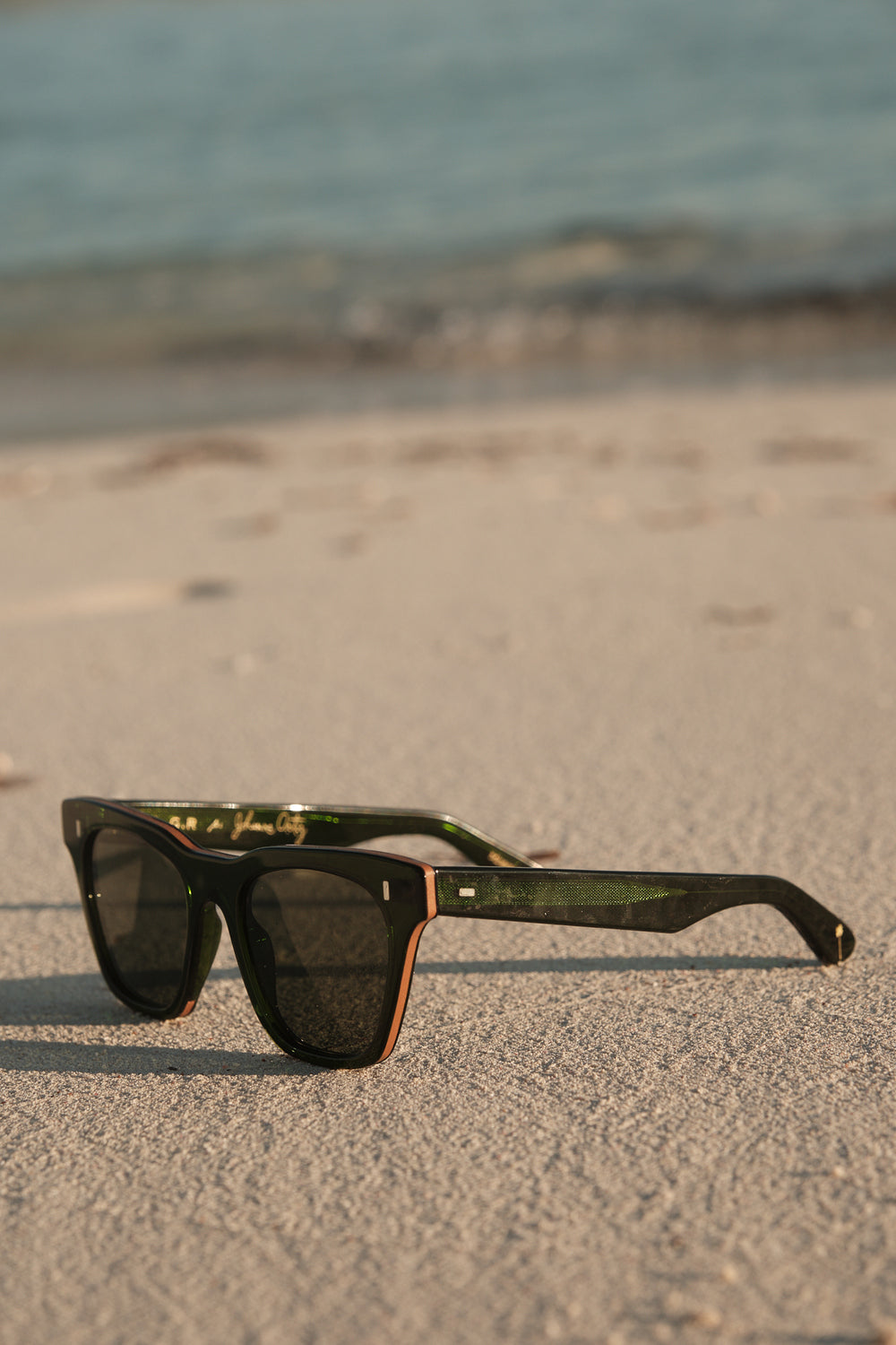 Stylish Pyramid of The Sun Sunglasses - UV Protection, Polarized Lenses for Men & Women - Perfect for Beach, Driving & Outdoor Activities