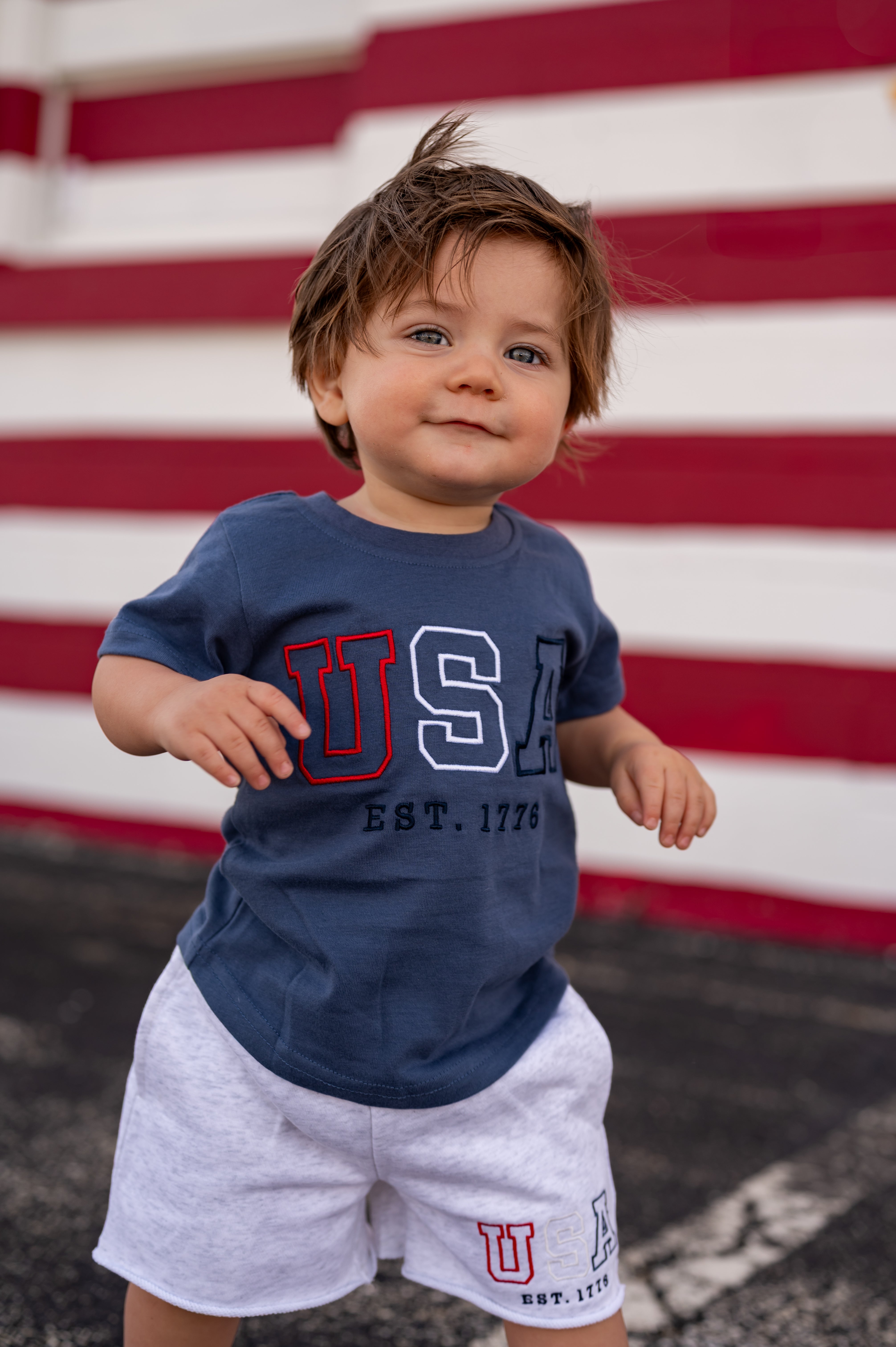 Premium USA Flag Graphic Navy Blue T-Shirt for Men & Women - Comfortable Cotton Tee for Patriotic Events, Casual Wear & Everyday Outfits