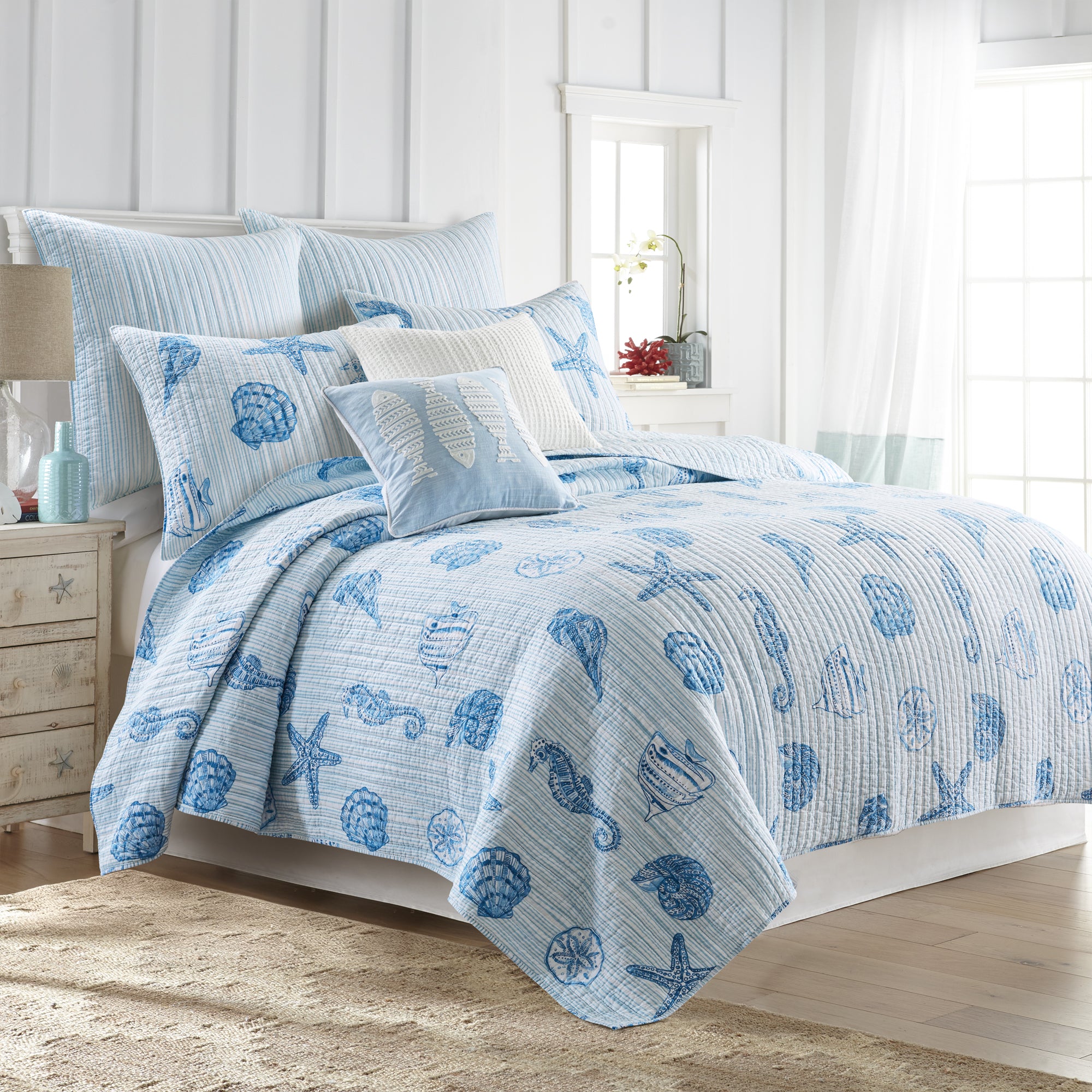 Sandy Cove Quilt Set - Queen Size Bedding, Soft Microfiber Comforter with Pillow Shams, Lightweight & Breathable - Perfect for Cozy Bedrooms, Guest Rooms, and Vacation Homes