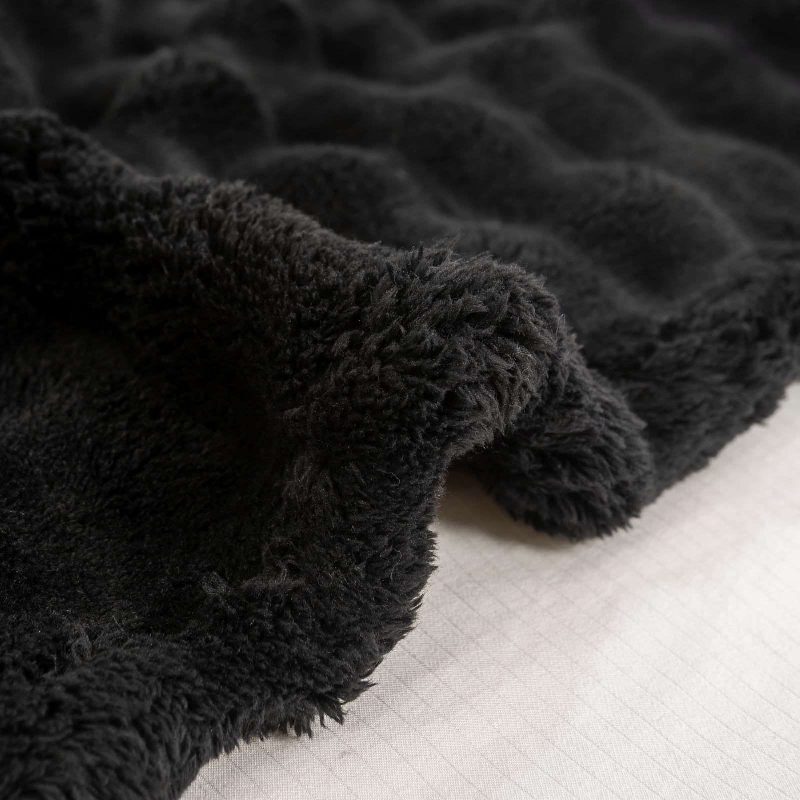 YUSOKI Faux Fur Twin Blanket with 3D Bubbles - Ultra Soft Cozy Fuzzy Throw Blanket for Couch, Sofa & Chair - 60x80 Inches Black - Perfect for Home Décor, Gifts & Winter Warmth