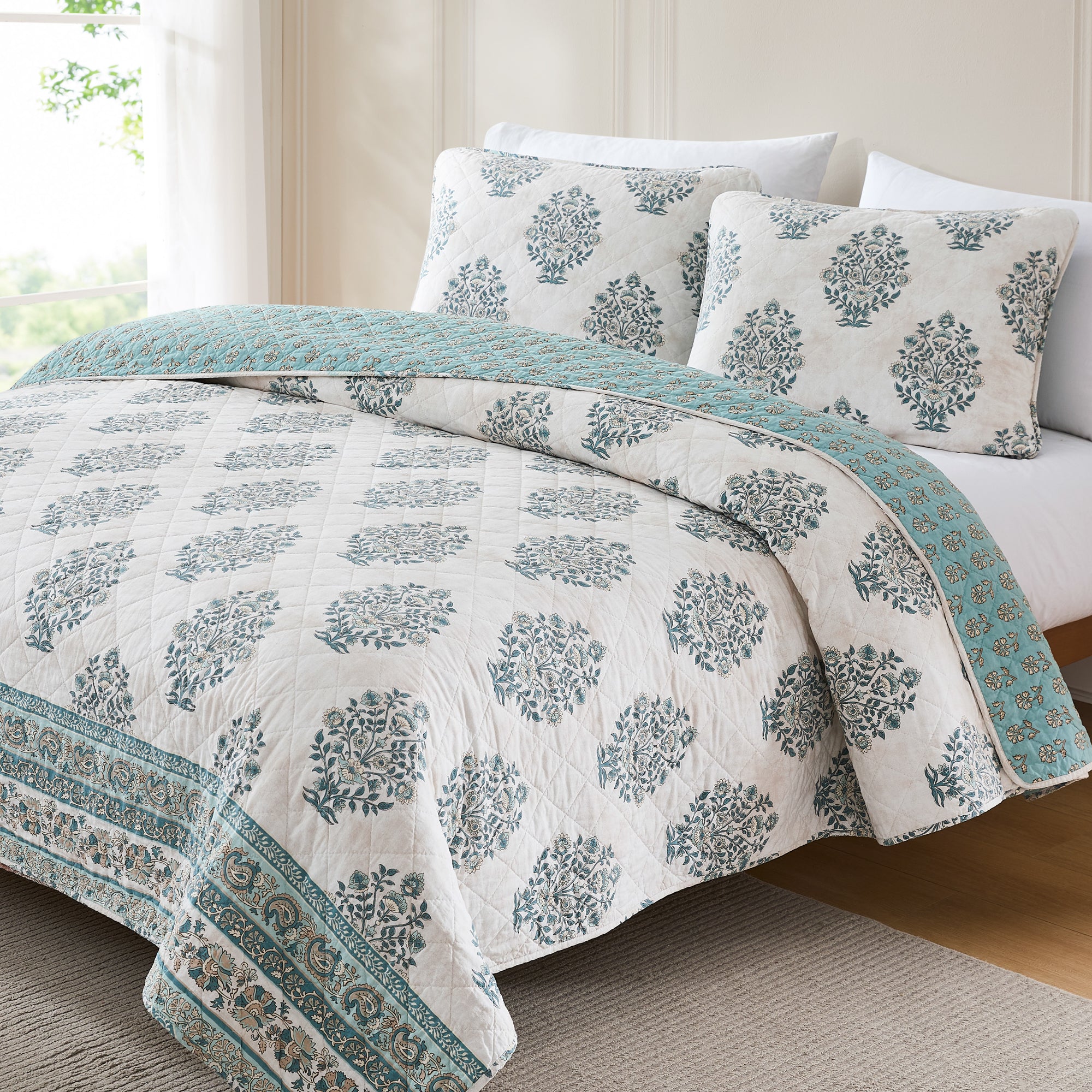 Sofia Flower Block Bouquet Reversible Cotton Quilt 3-Piece Set - Soft Bedding Comforter for Master Bedroom, Guest Room & Dorm Decor
