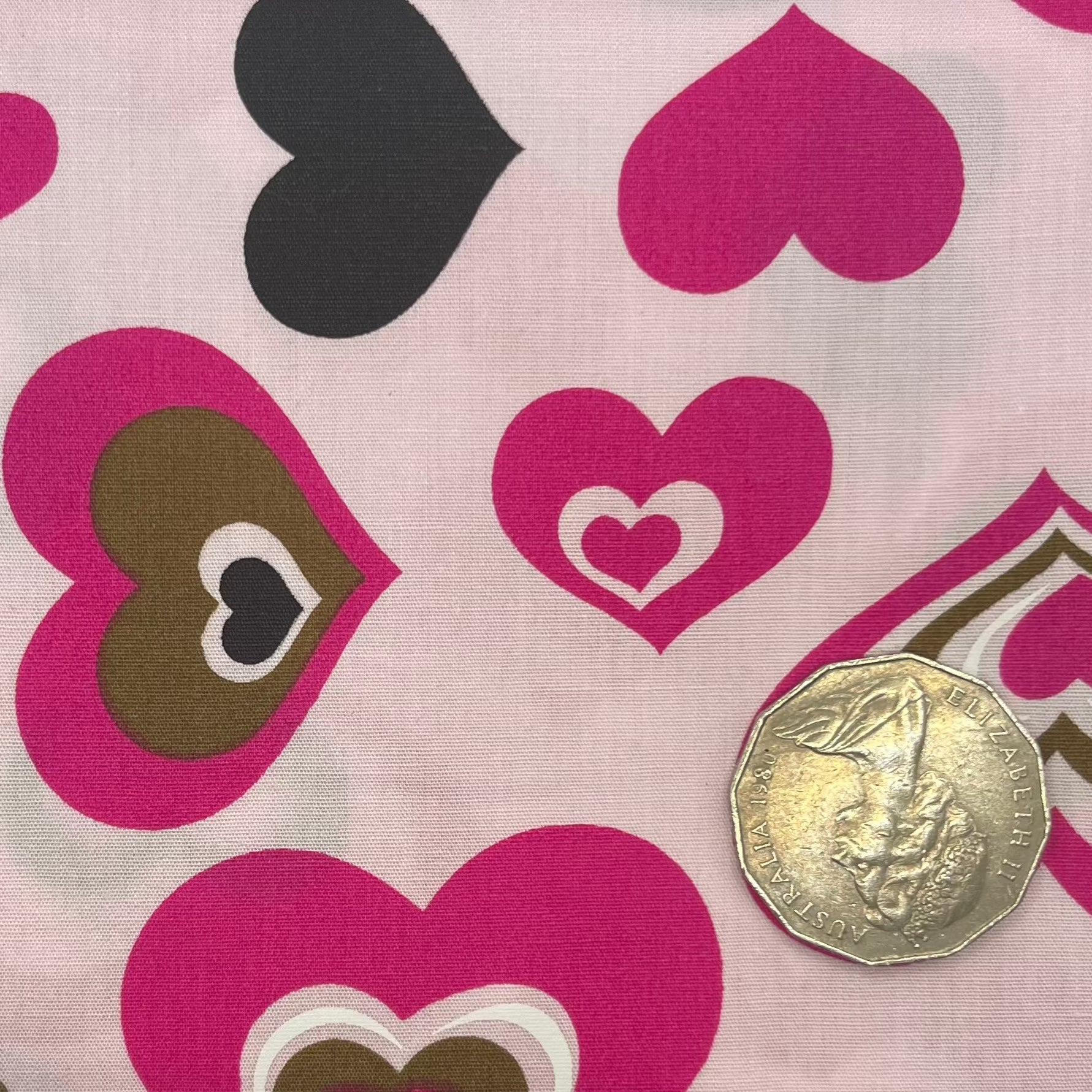 Retro Hot Pink Heart Print T-Shirt - Vintage Inspired Casual Tee for Women | Perfect for Valentine's Day, Date Nights & Girly Outfits