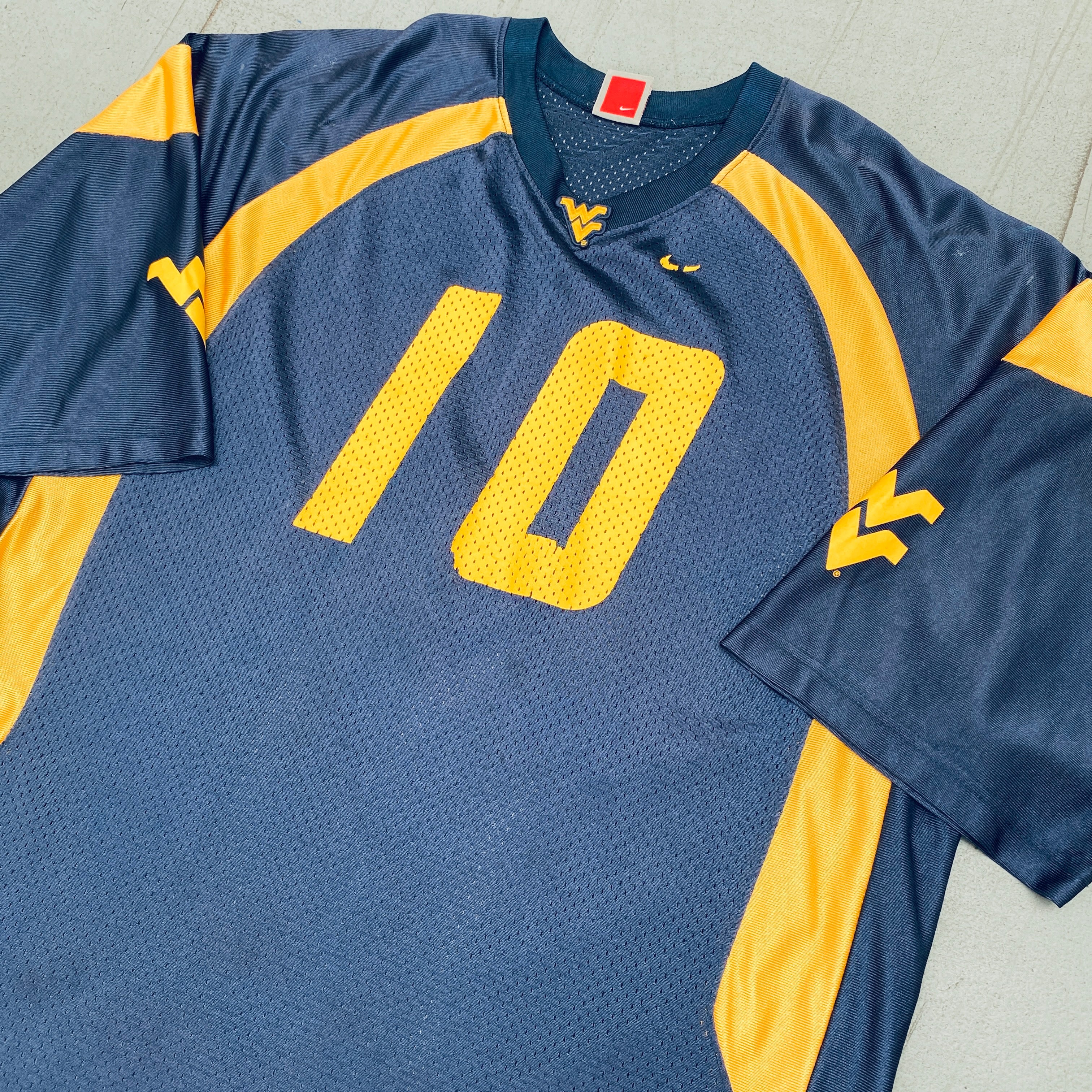 West Virginia Mountaineers: No. 10 Steve Slaton Nike Jersey (XL)