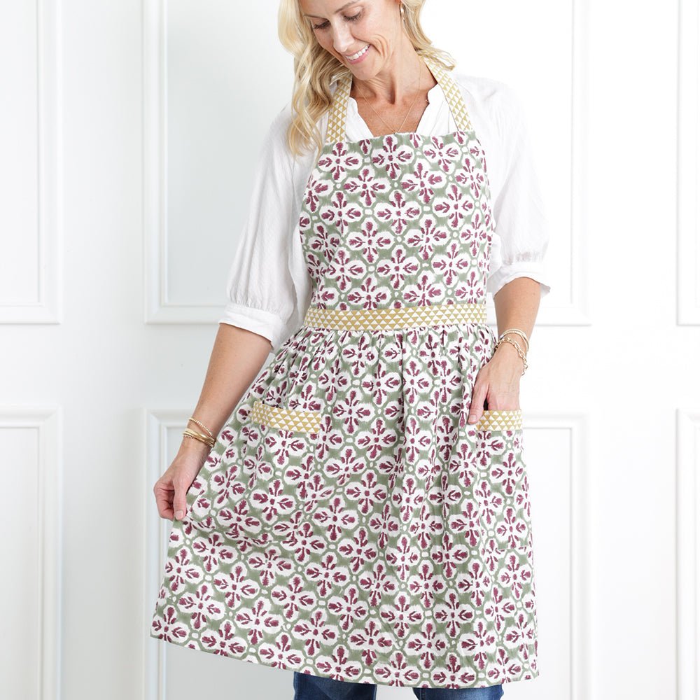 Vintage Fleur de Lis Embroidered Jade Green Apron - Elegant Kitchen & Cooking Apparel for Women - Perfect for Baking, BBQ, and Hosting Parties