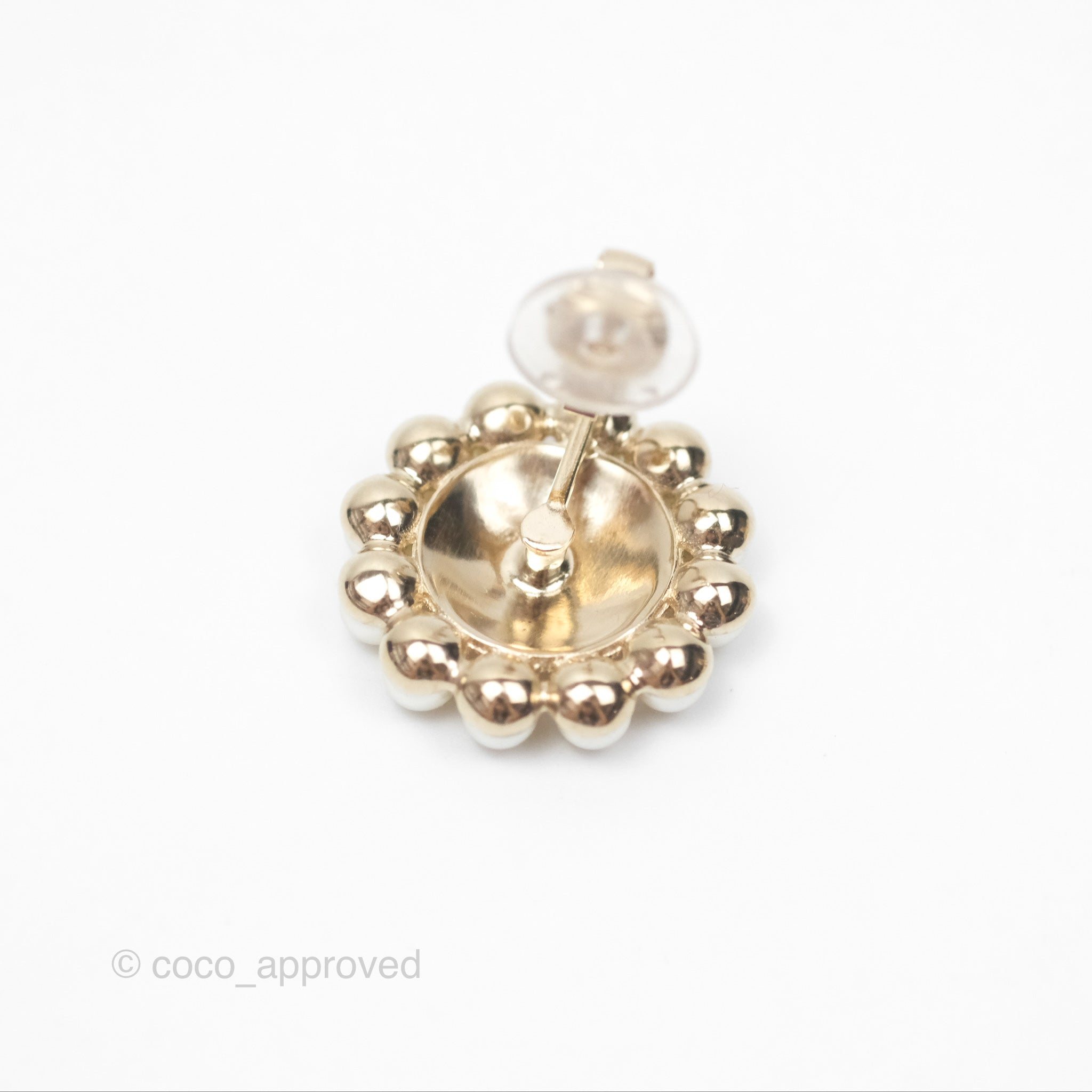 Chanel CC Pearl Round Ear Clips Gold Tone 20S - Luxury Pearl Stud Earrings for Women, Elegant Fashion Jewelry Gift for Birthday, Anniversary & Special Occasions