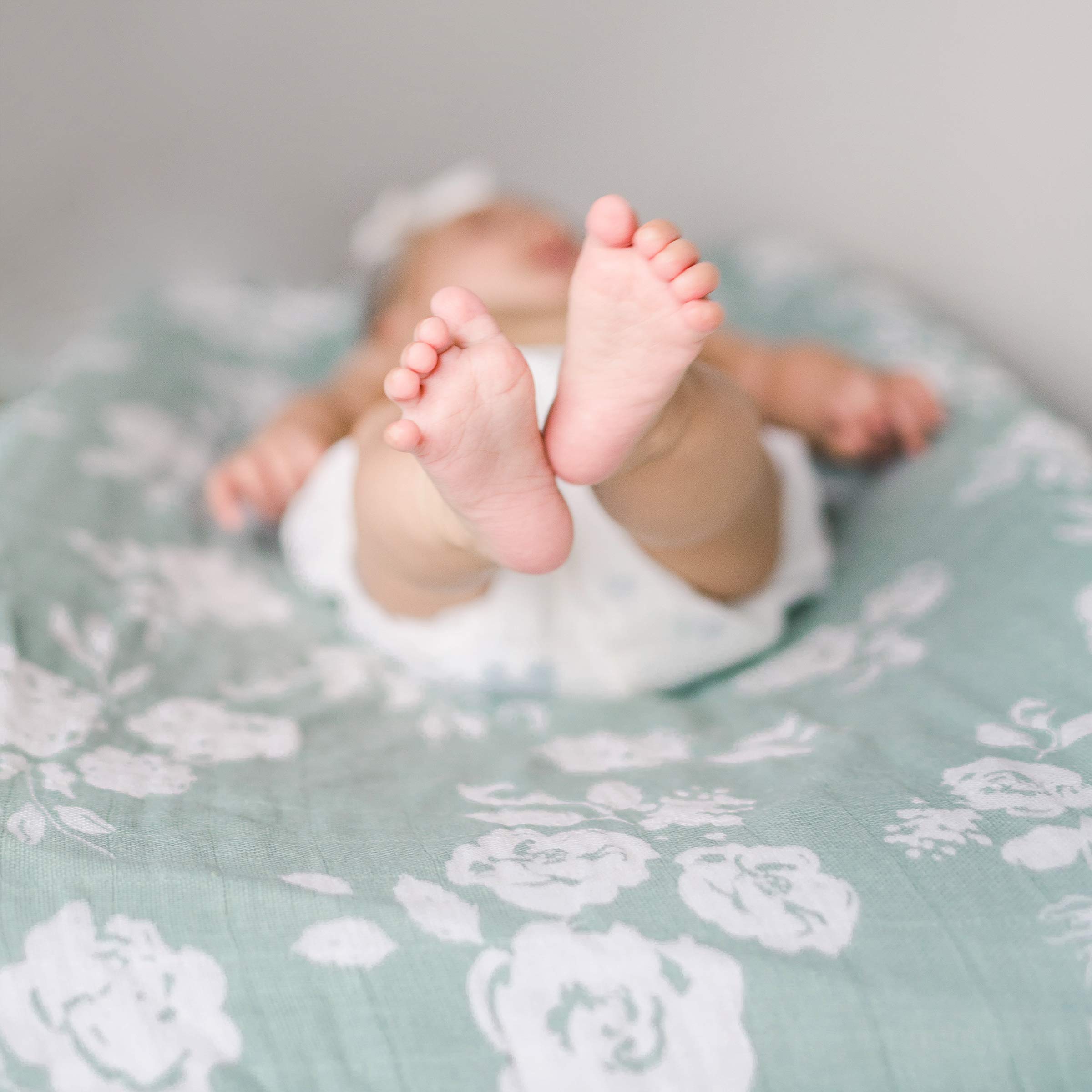 Bebe au Lait Classic Muslin Changing Pad Cover - Soft Organic Cotton Baby Changing Table Cover with Vintage Floral Pattern | Perfect for Nursery, Diaper Bag & On-the-Go Baby Care