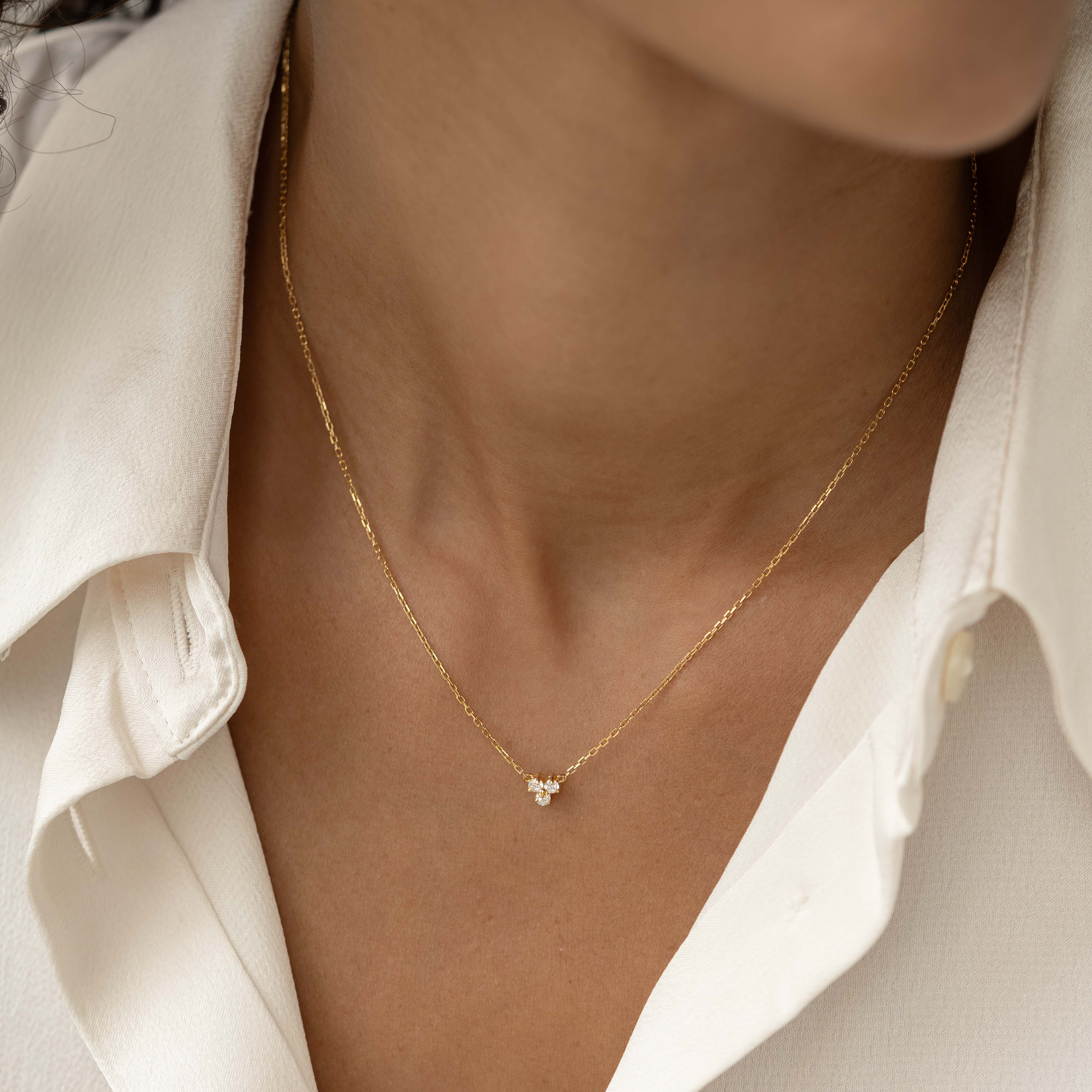 Trillium Necklace for Women - Elegant Floral Pendant Jewelry Gift for Her - Perfect for Weddings, Anniversaries & Special Occasions