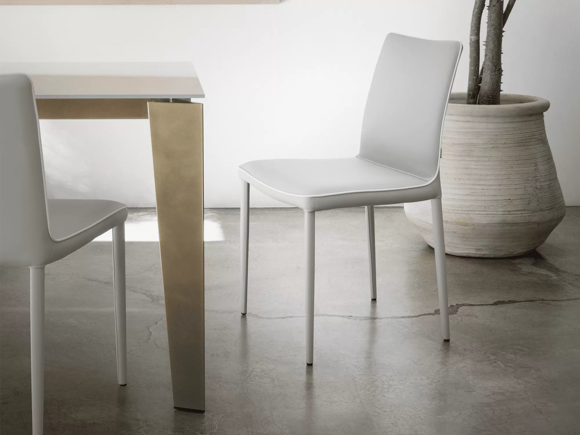Elegant Marble & Ceramic Extendable Dining Table - Perfect for Family Gatherings & Dinner Parties